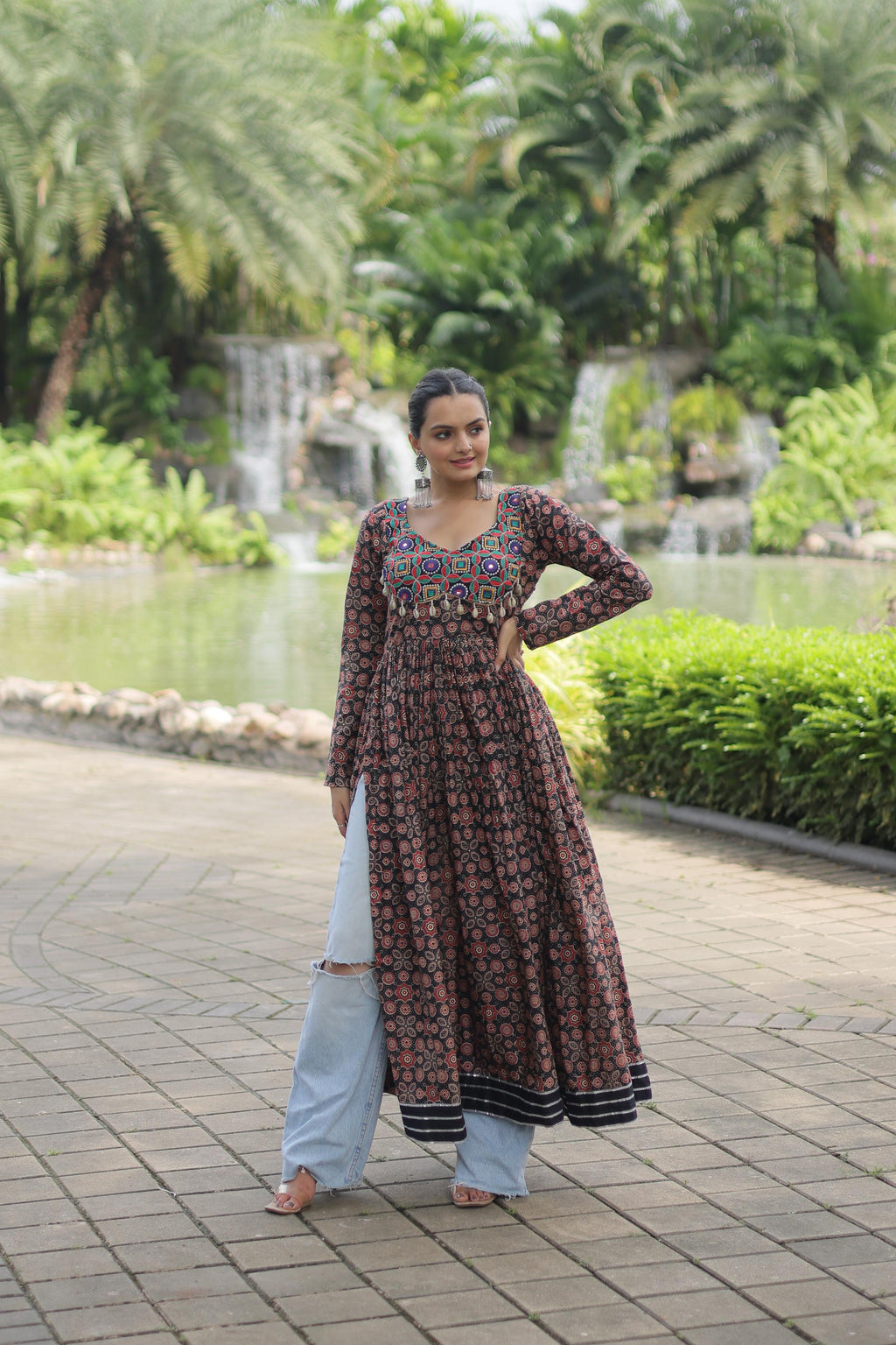 Lorenvalley Black Printed Cotton With Kutchi Gamthi Work And Kodi Lace Kurti