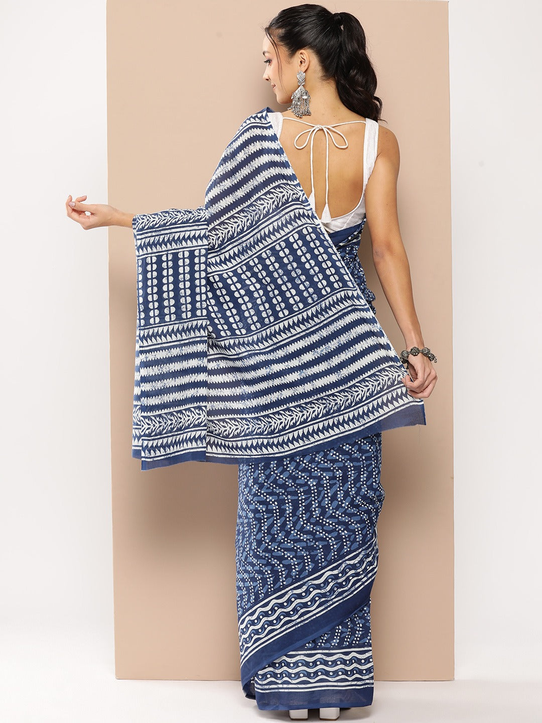 Yufta Blue Chevron Mulmul Cotton Sarees With Unstitched Blouse