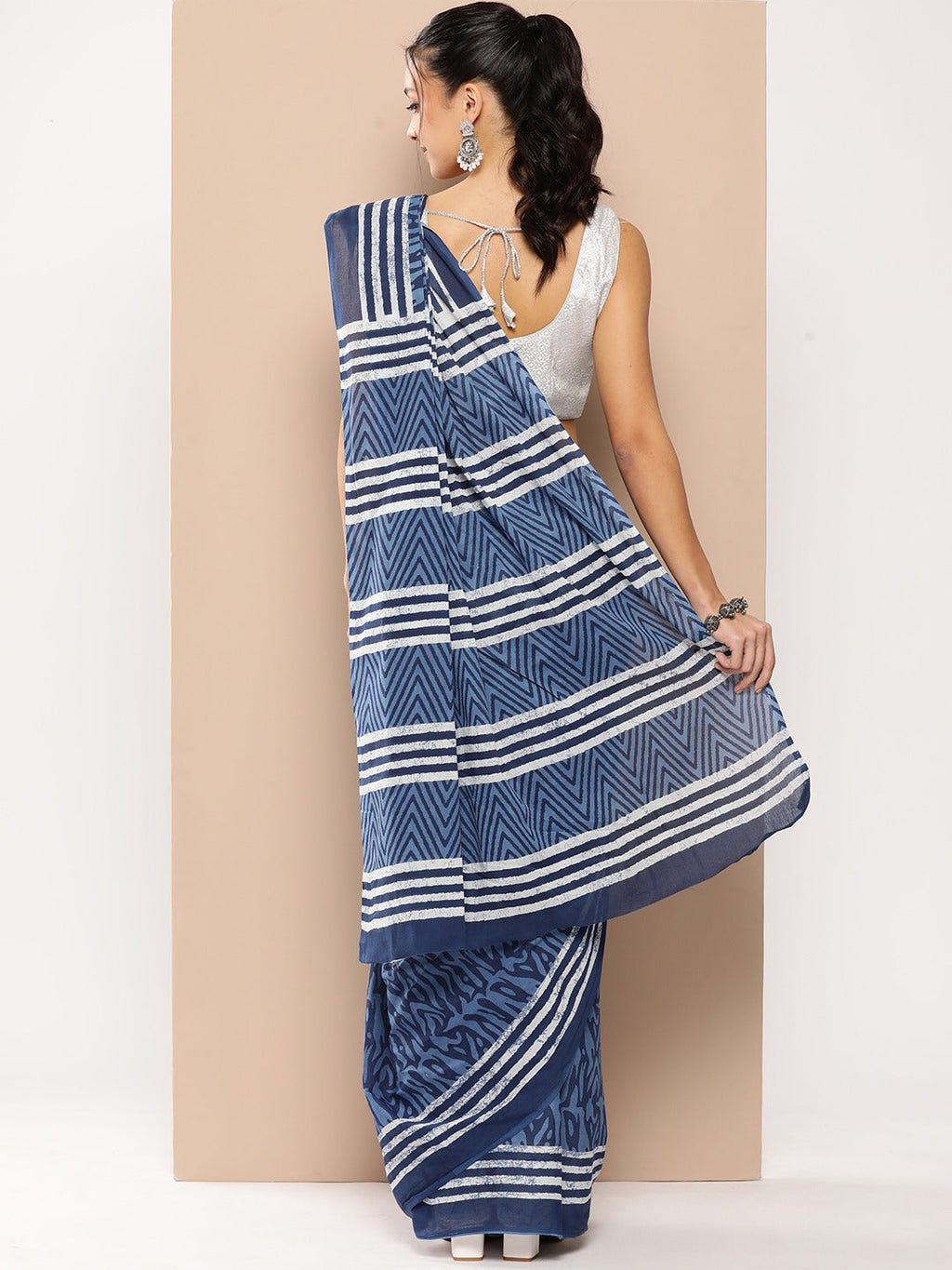Yufta Blue Chevron Mulmul Cotton Sarees With Unstitched Blouse