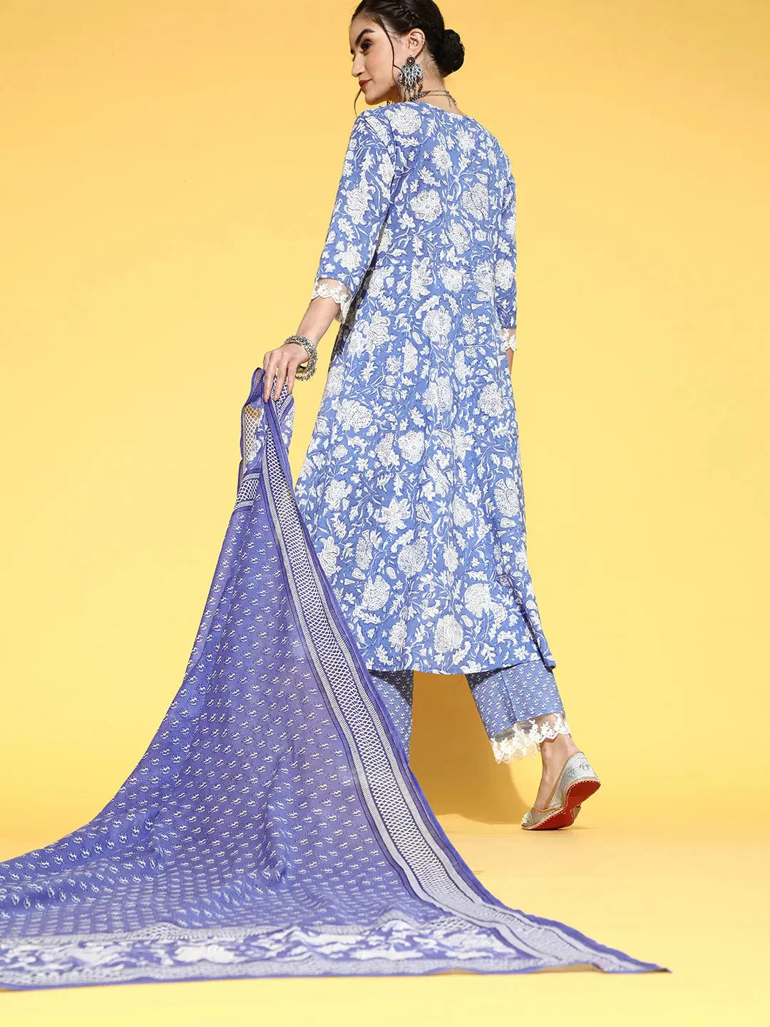 Yufta Blue & White Floral Printed Dupatta Set