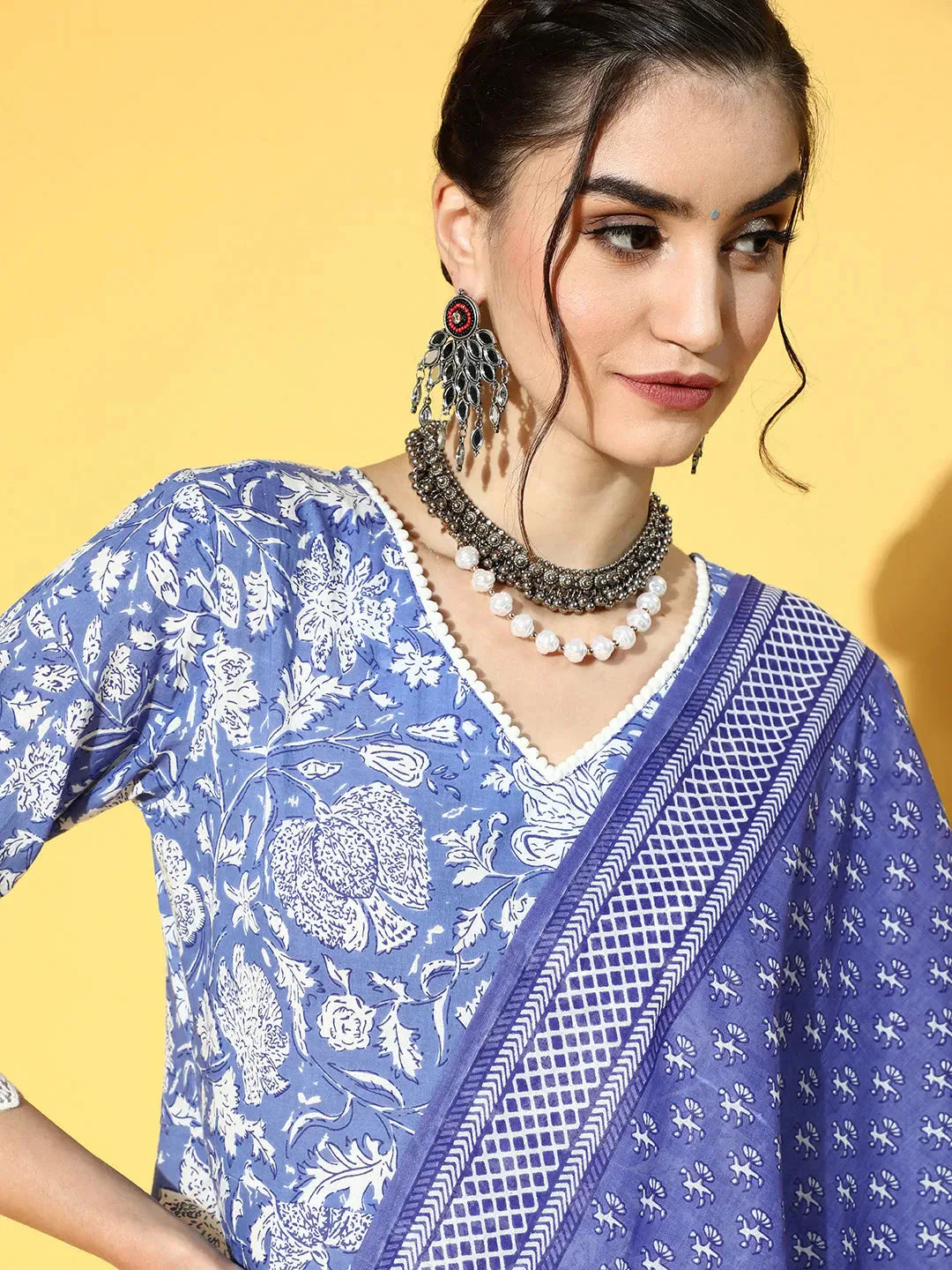 Yufta Blue & White Floral Printed Dupatta Set