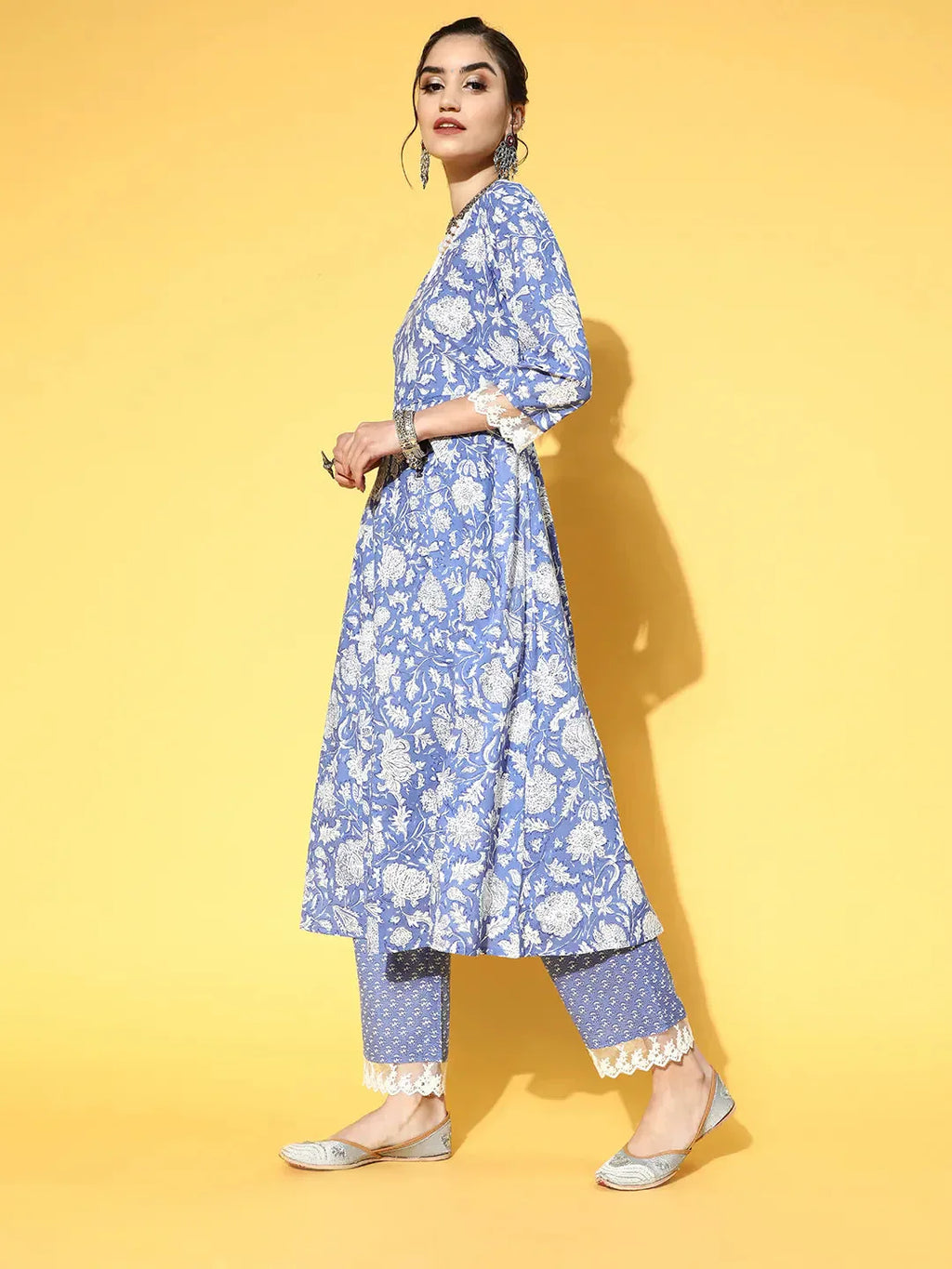 Yufta Blue & White Floral Printed Dupatta Set