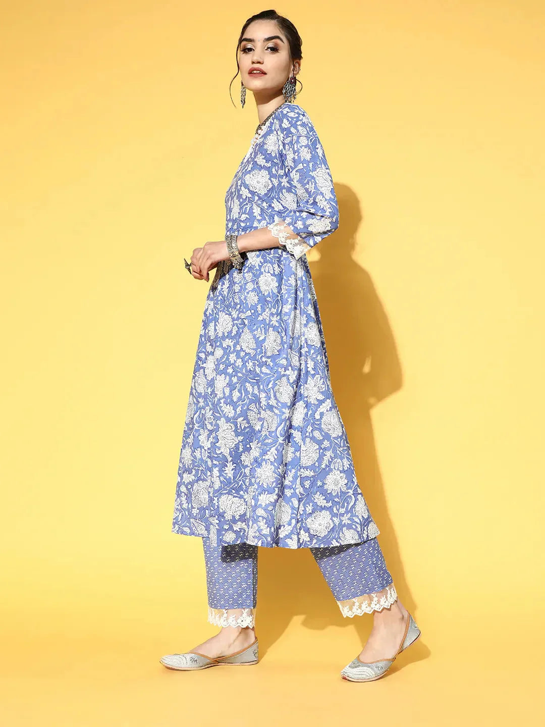 Yufta Blue & White Floral Printed Dupatta Set