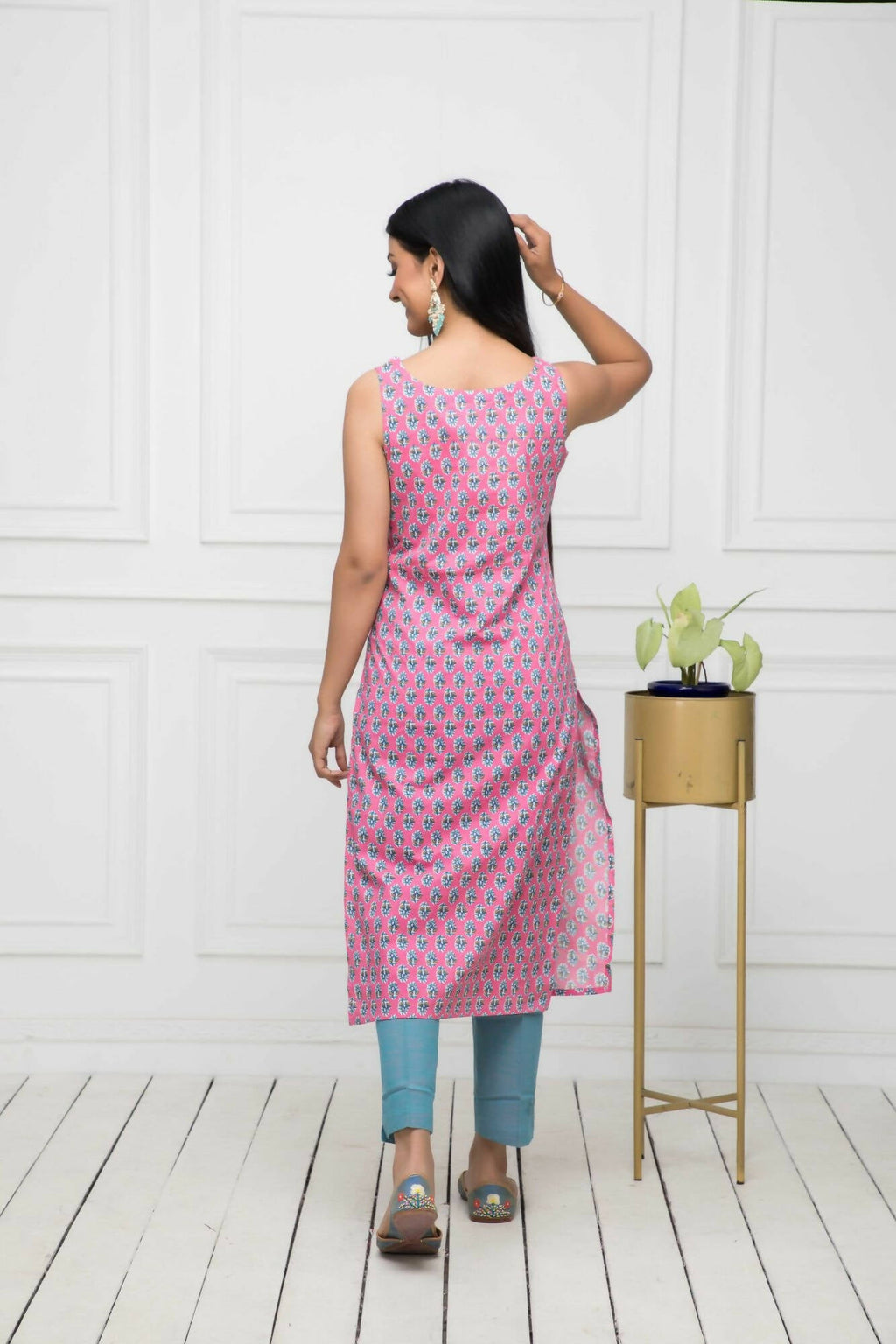 Myshka Women Pink Solid Cotton Straight Round Neck Kurtas