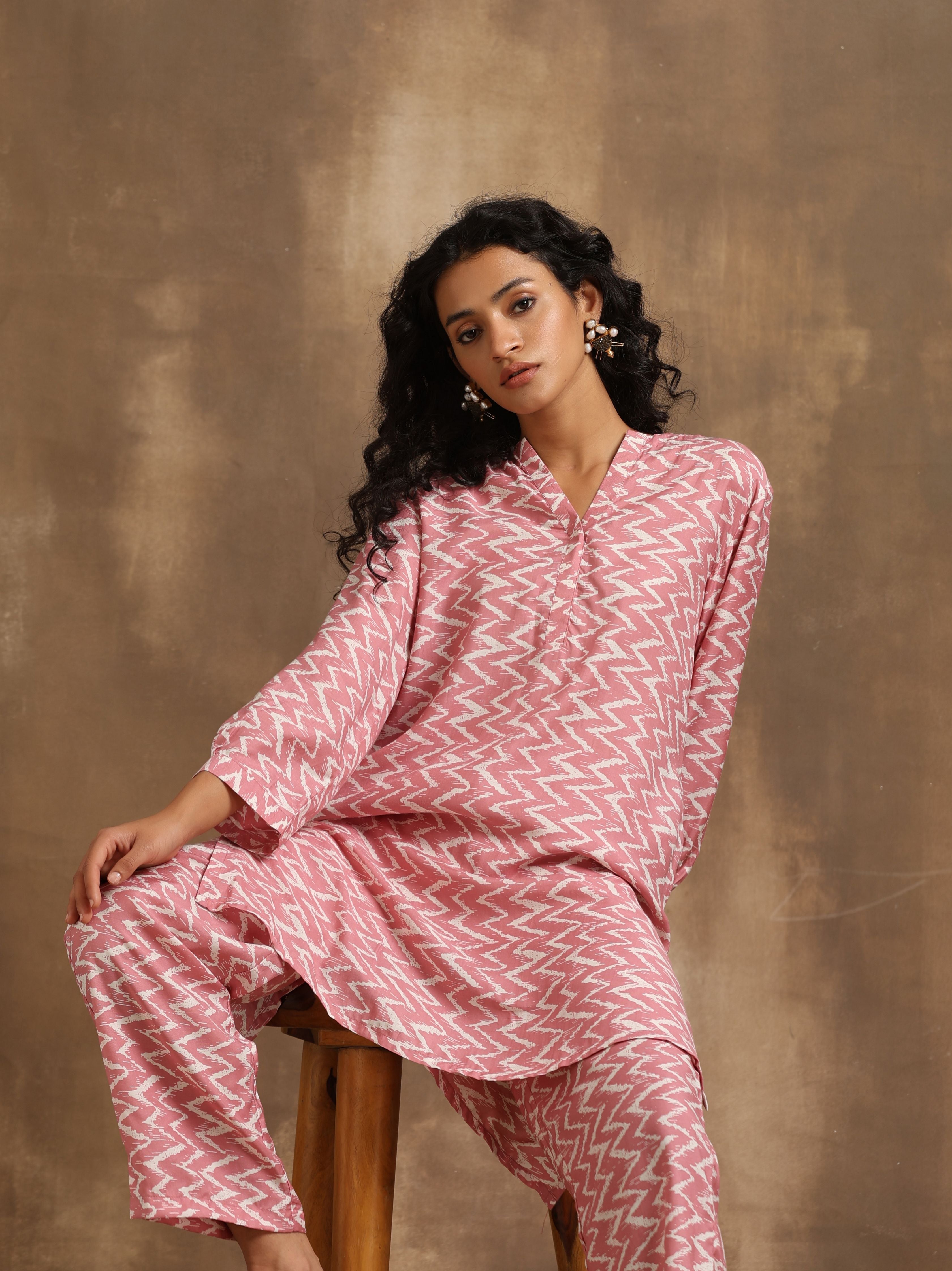trueBrowns Light Mauve Zig-Zag Printed Silk Co-Ord Set