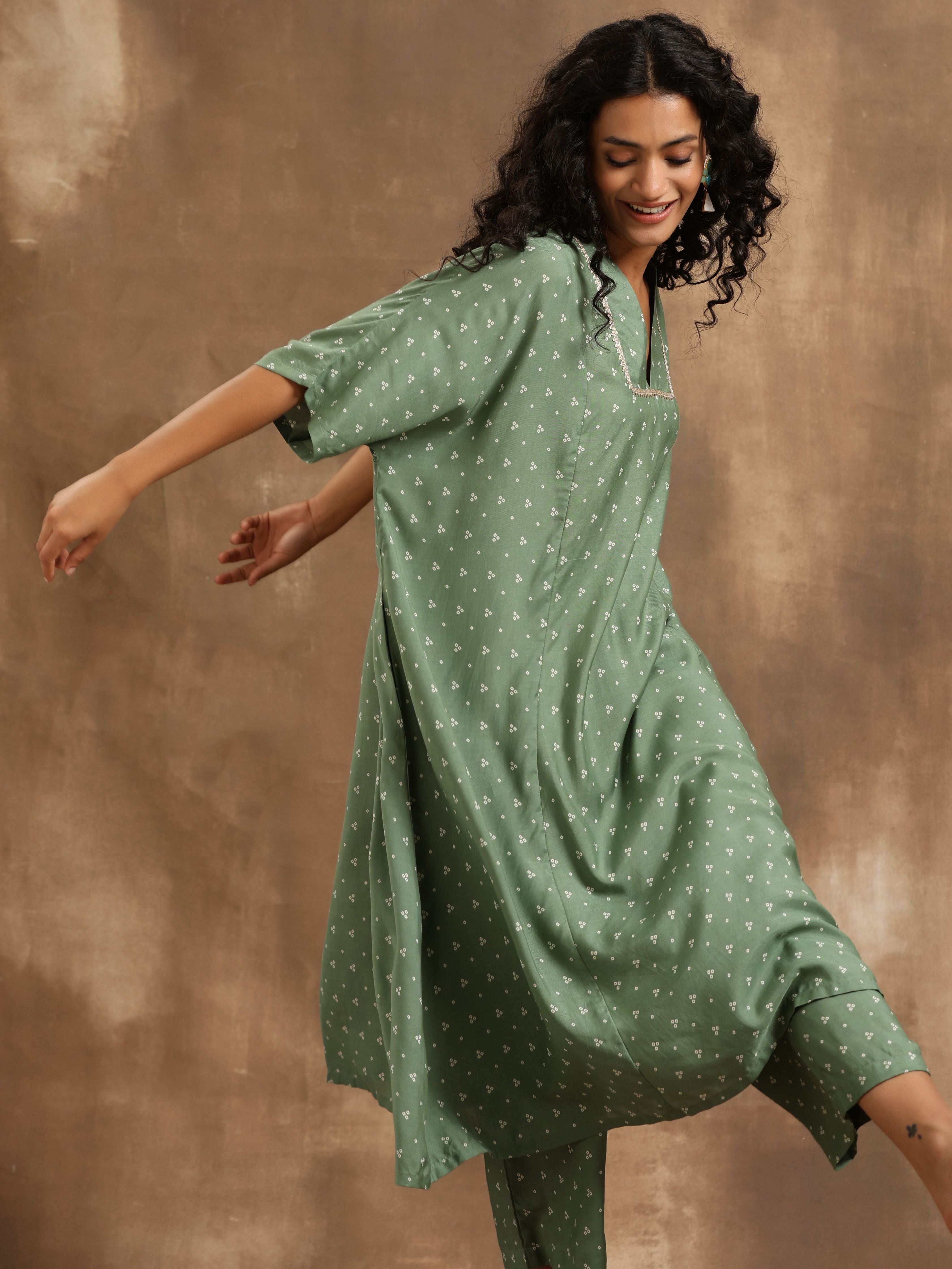 trueBrowns Light Green Bandhani Printed Silk Oversized Kurta Pant Set