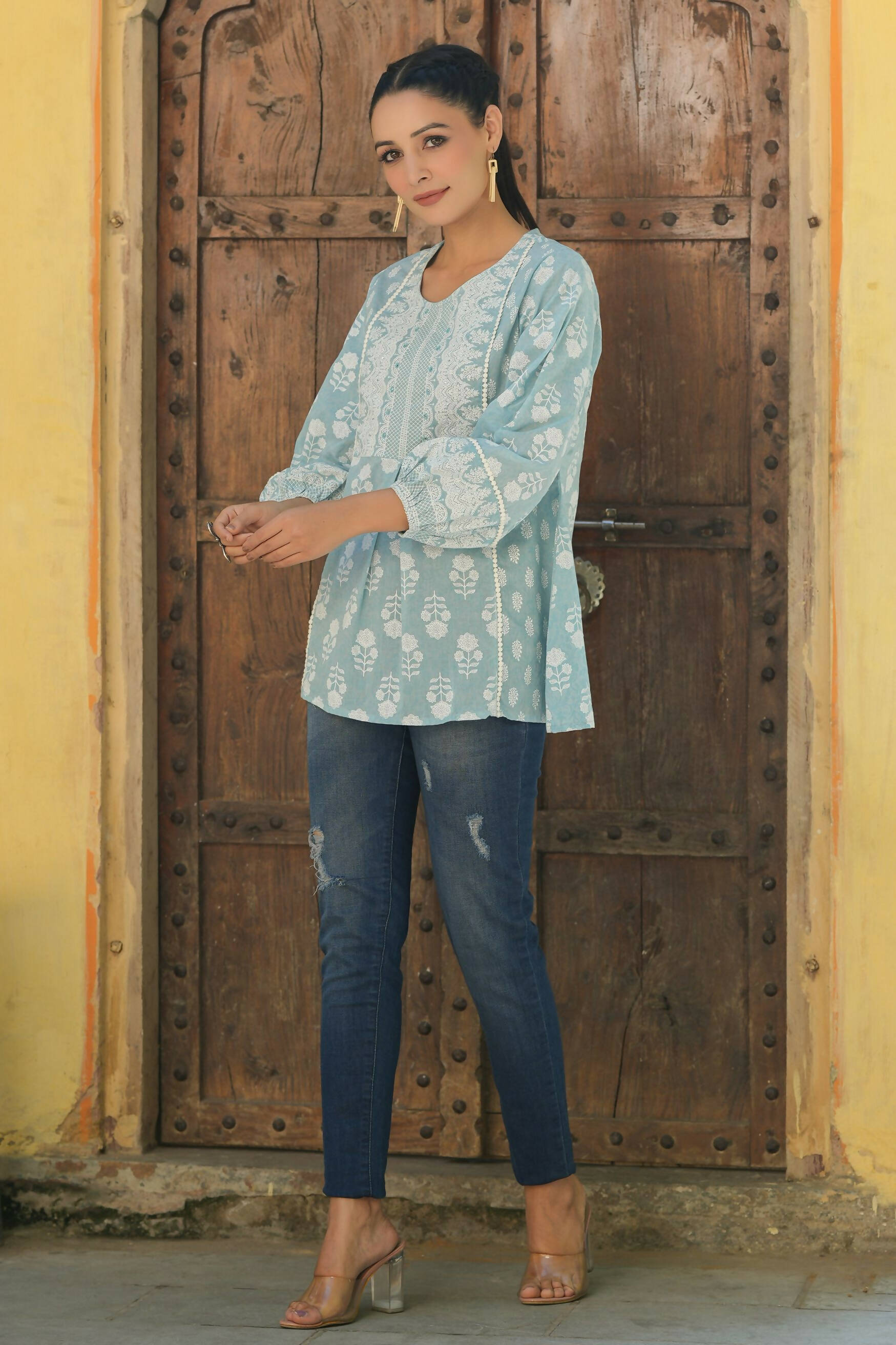 Juniper Women's Skyblue Cambric Placement Floral Printed Tunic