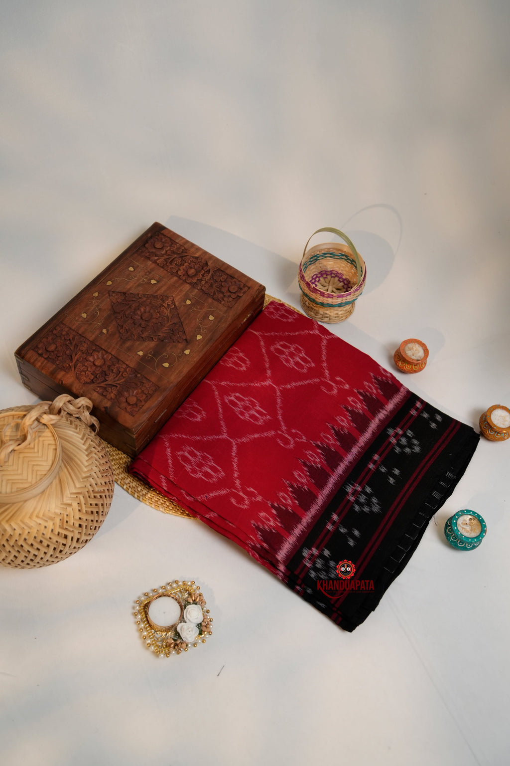 khanduapata Red & Black Oval Design Pasapali Border Cotton Saree For Women