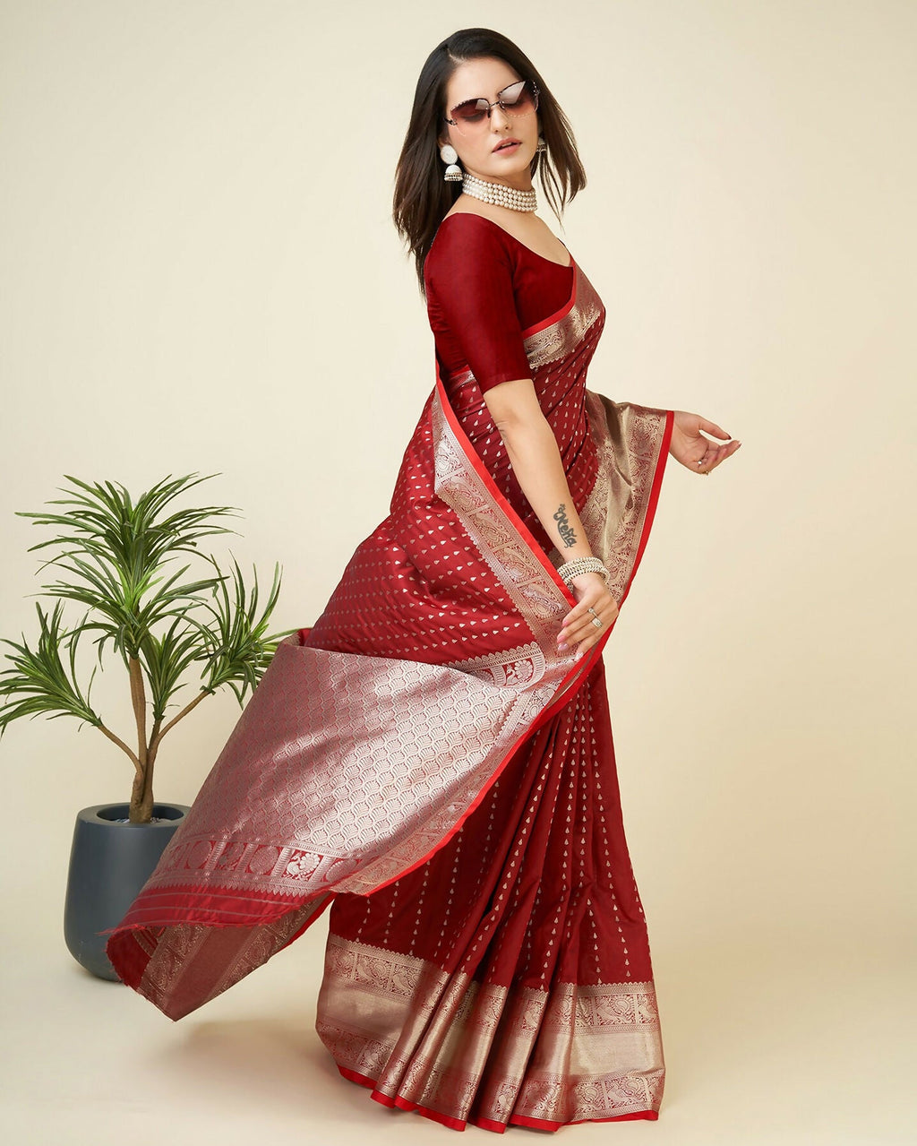 Joban Fashion Red Small Butti Banarasi Silk Sarees