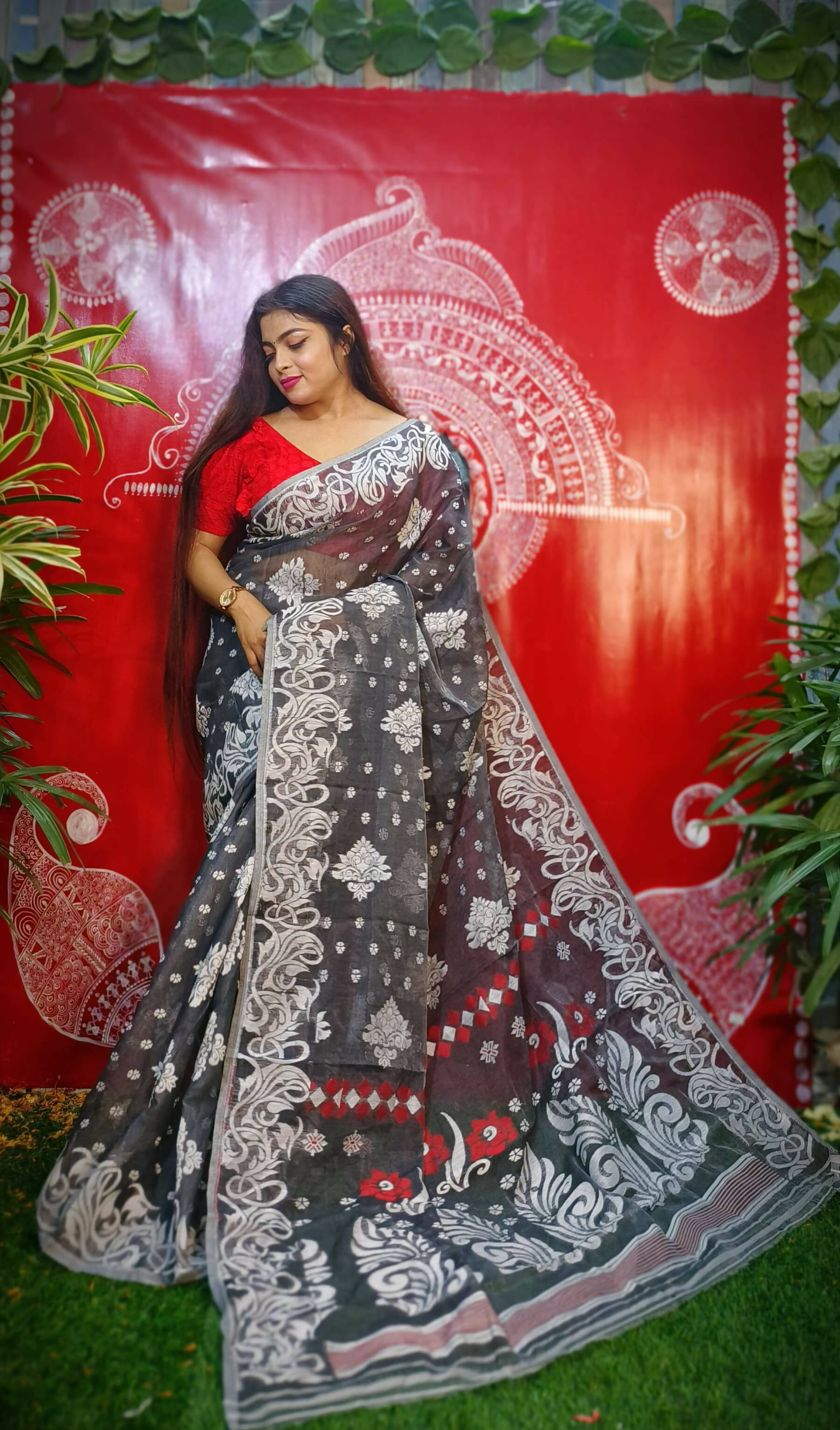 Exclusive Collection Handloom Dhakai Jamdani Saree - Black