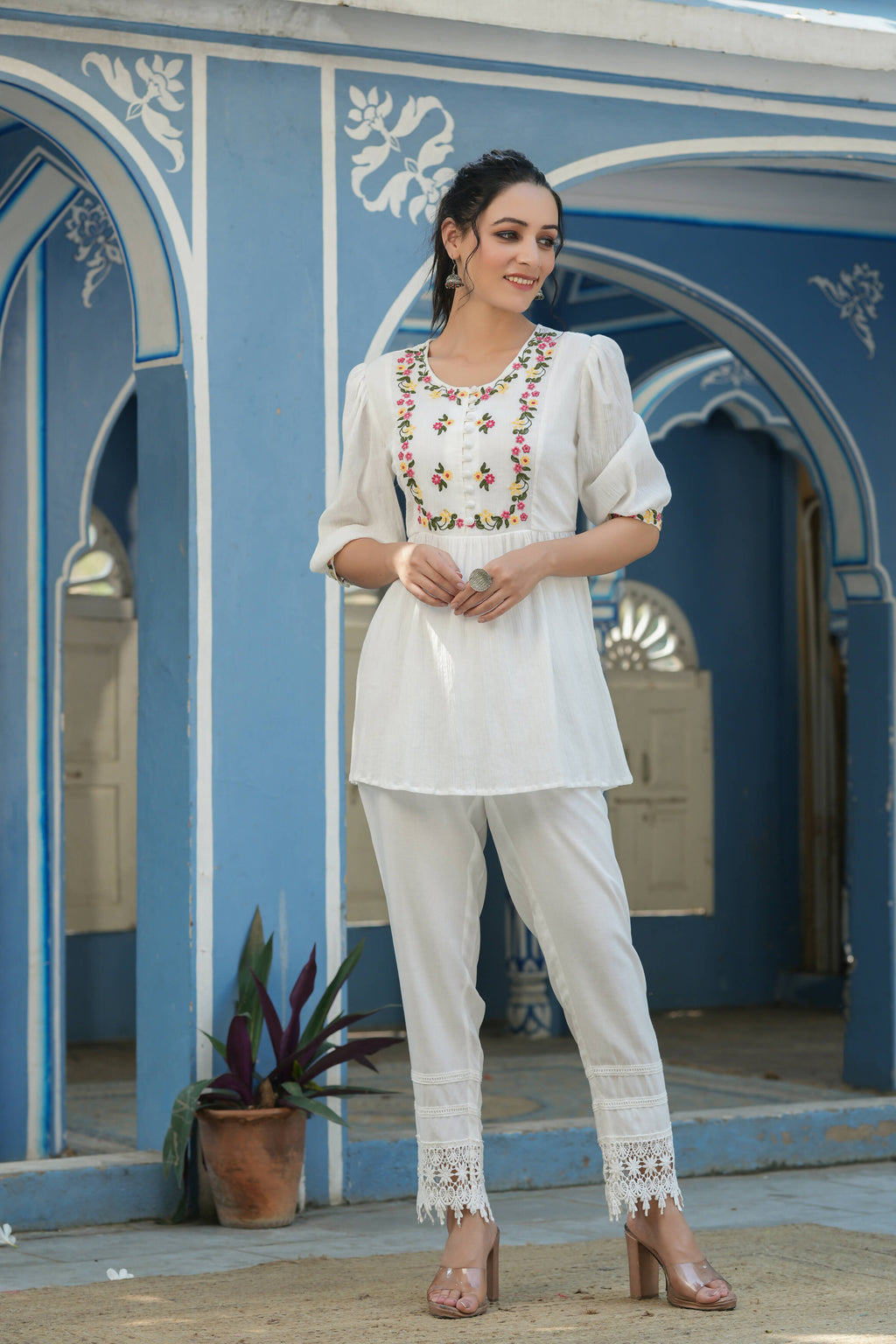 Juniper Women's White Cotton Crepe Floral Embroidered Tunic