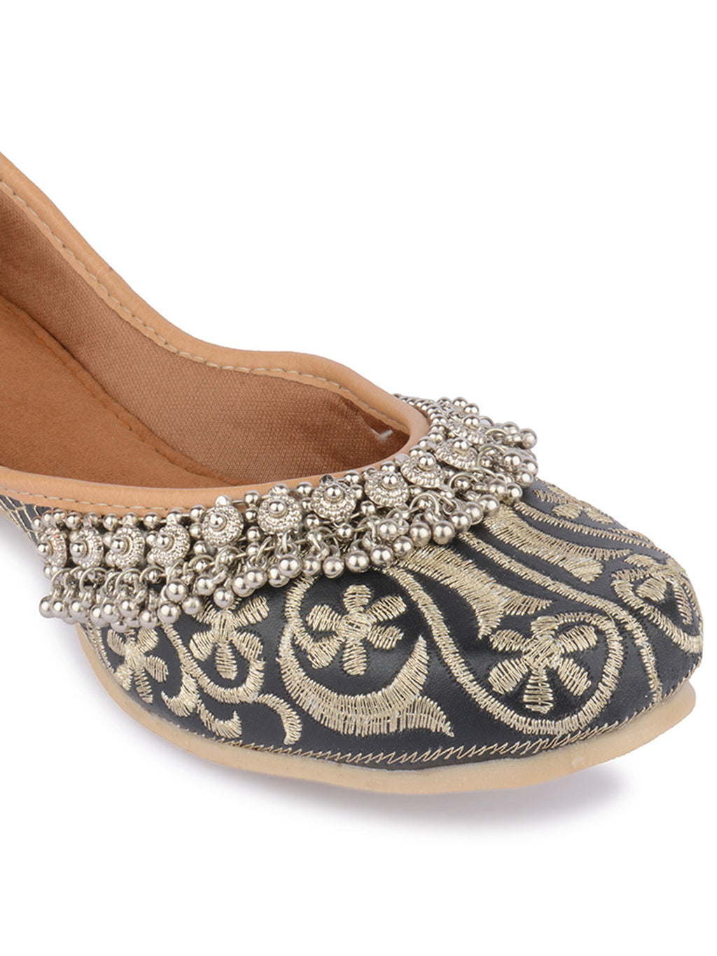Desi Colour Women Indian Ethnic Footwear-Black Gungroo
