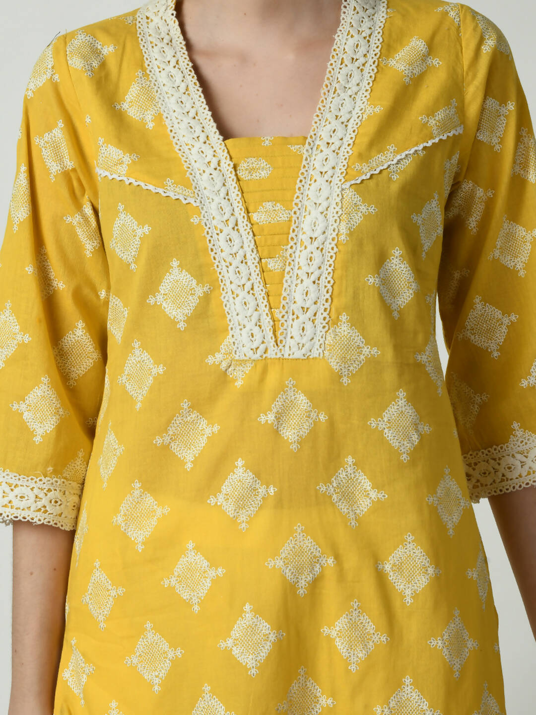 Myshka Women's Yellow Straight Kurta & Trousers