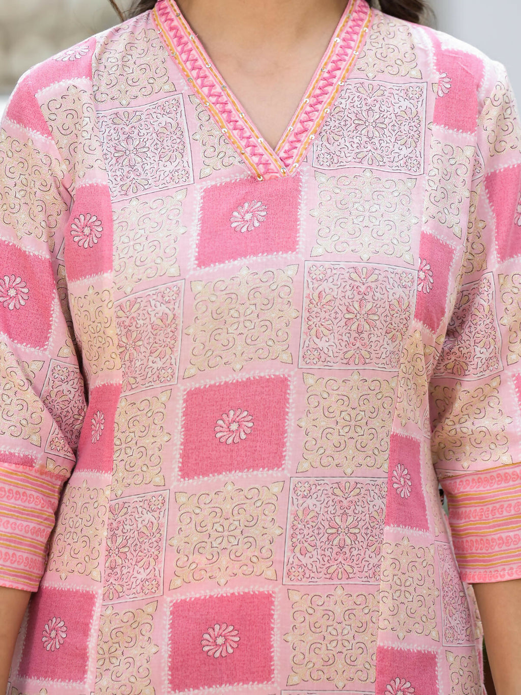 Juniper Women's Pink Floral Printed Cotton Kurta Set With Thread Work