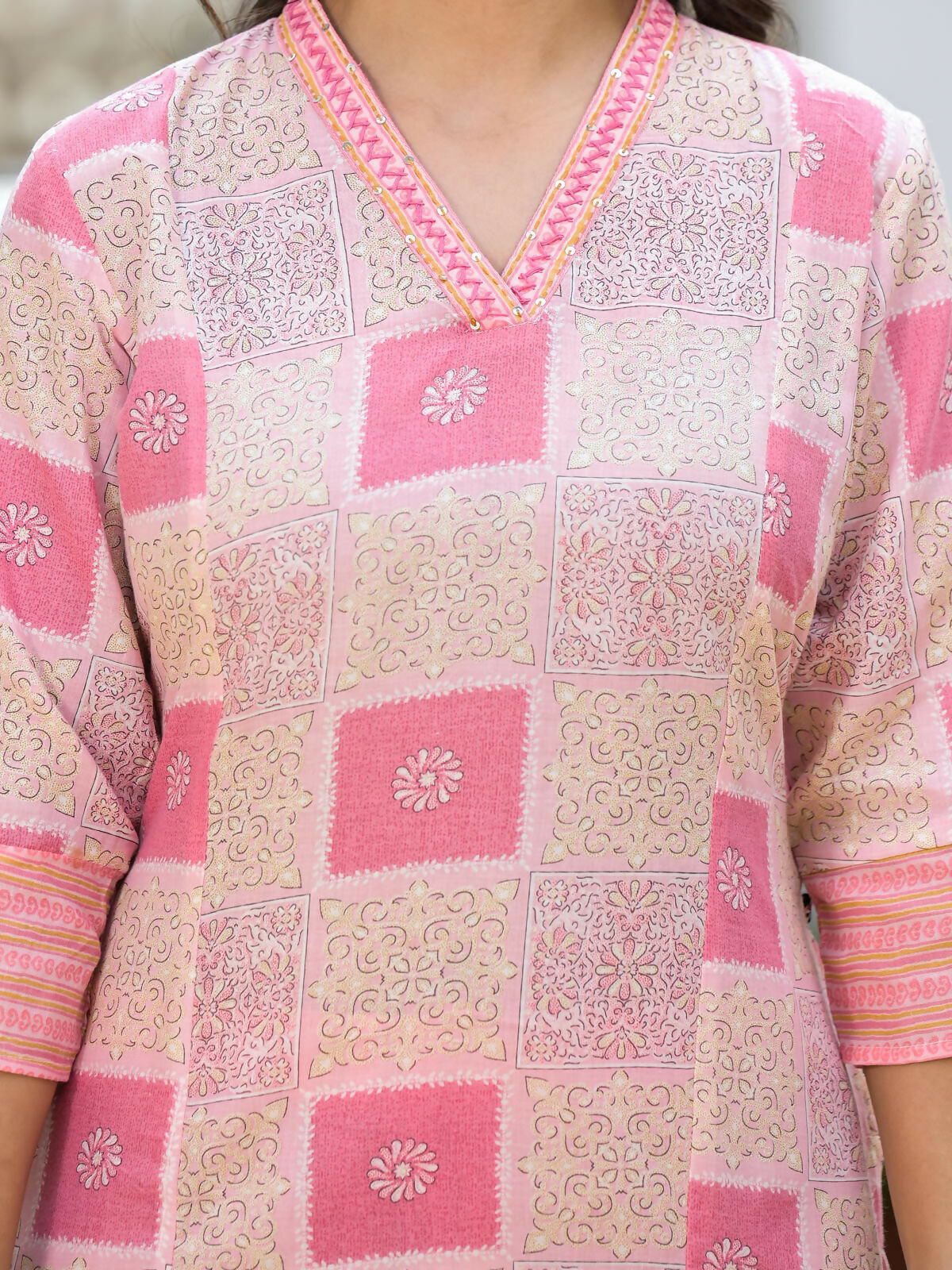 Juniper Women's Pink Floral Printed Cotton Kurta Set With Thread Work