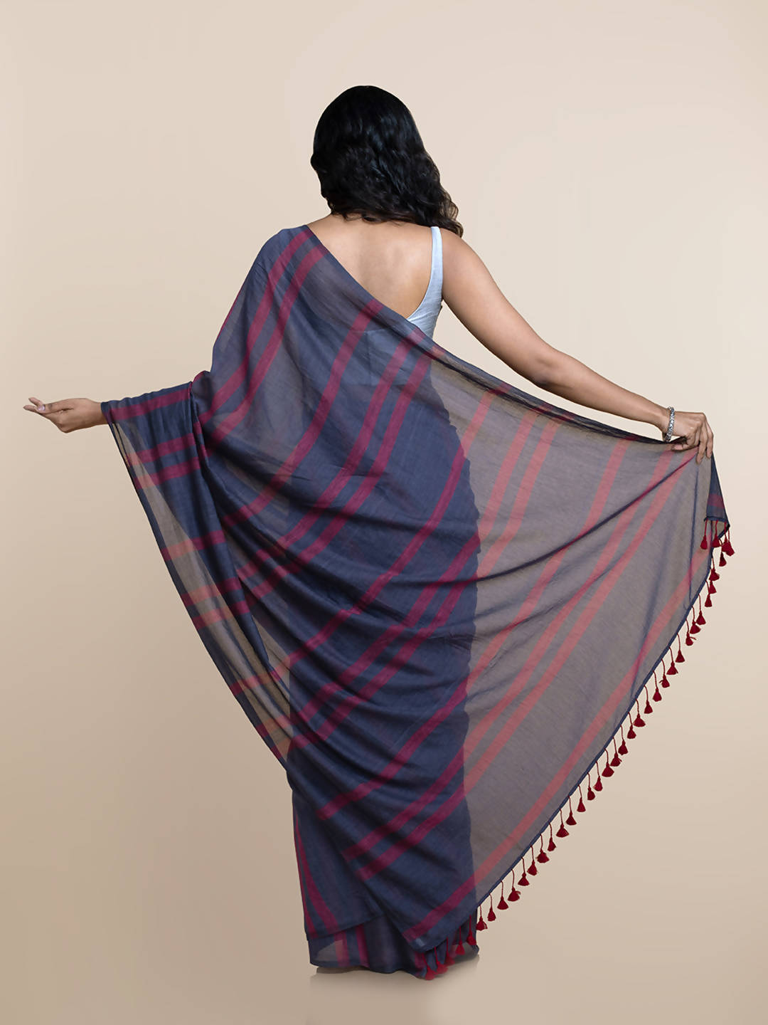 Suta Women Navy Blue Pure Cotton Handloom Saree