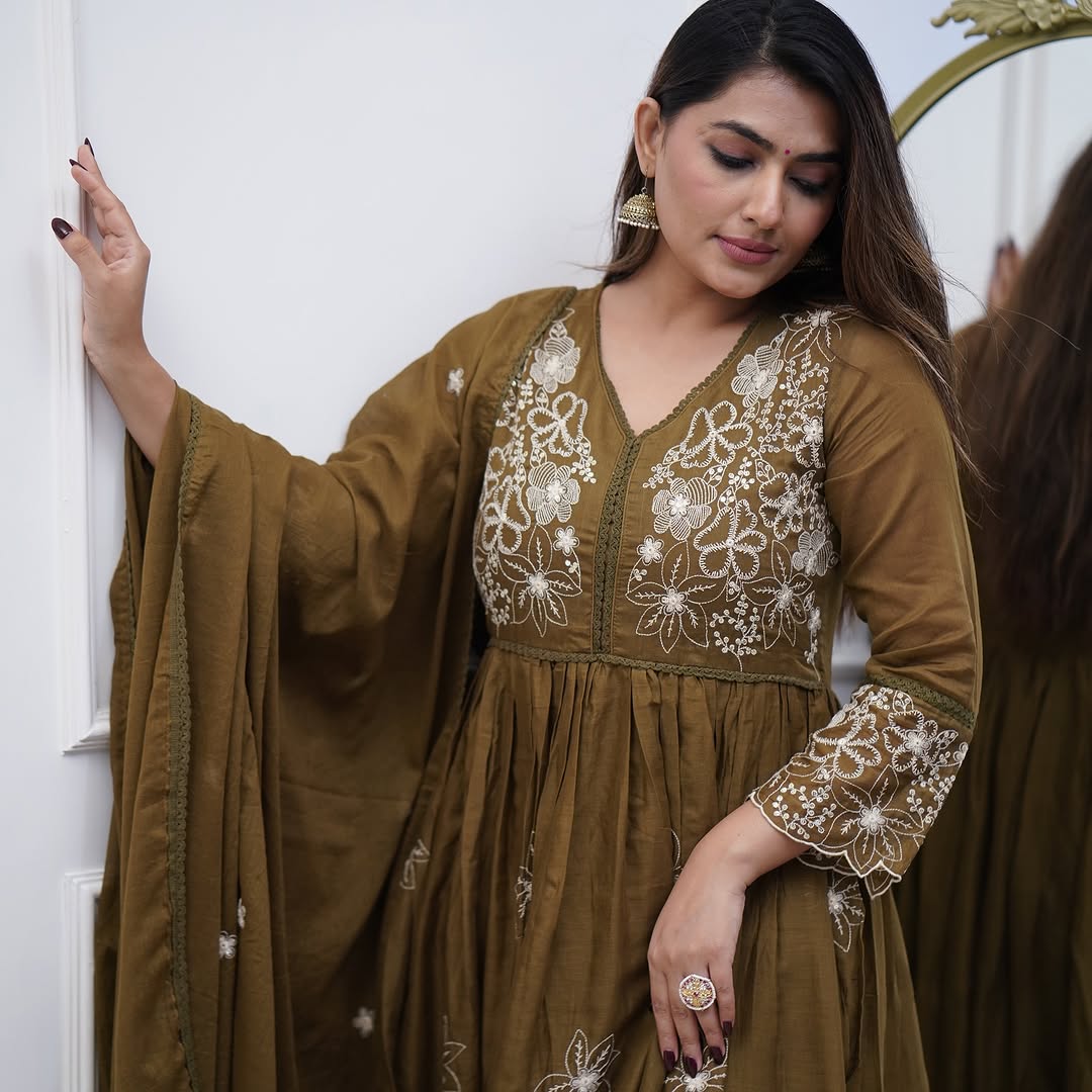 Lorenvalley Brown Cotton Silk Embroidered And Chikan Lace Work Kurta Set