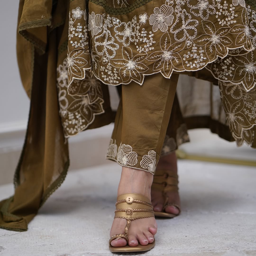 Lorenvalley Brown Cotton Silk Embroidered And Chikan Lace Work Kurta Set