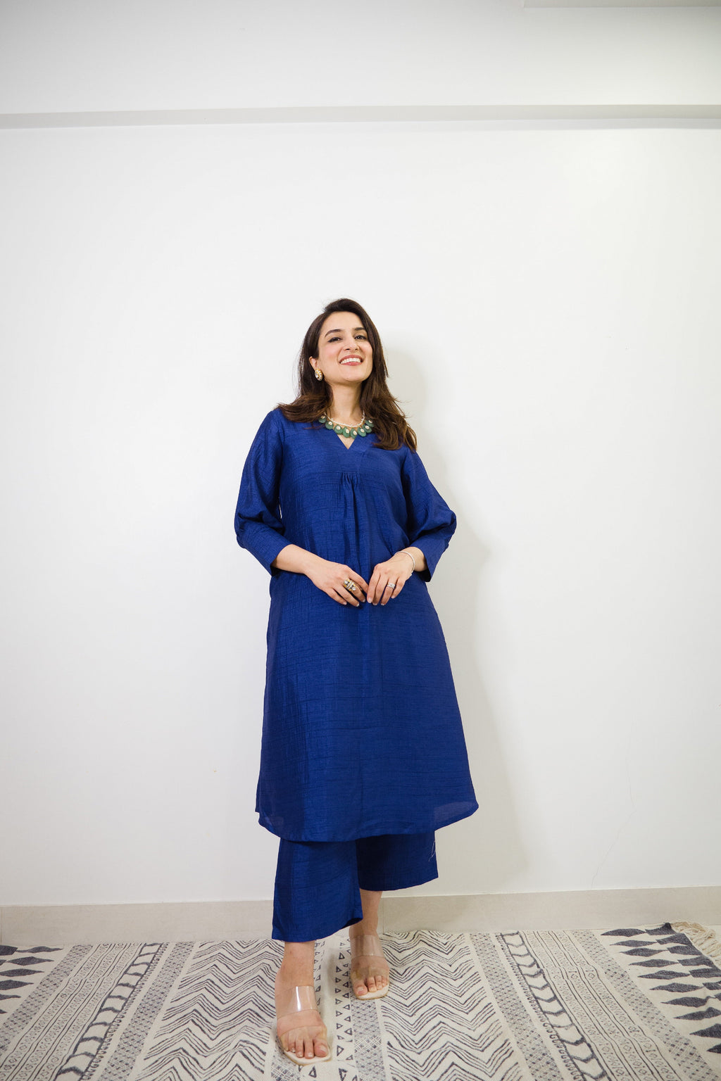 trueBrowns Blue Textured Silk Puff Sleeve Kurta Pant Set