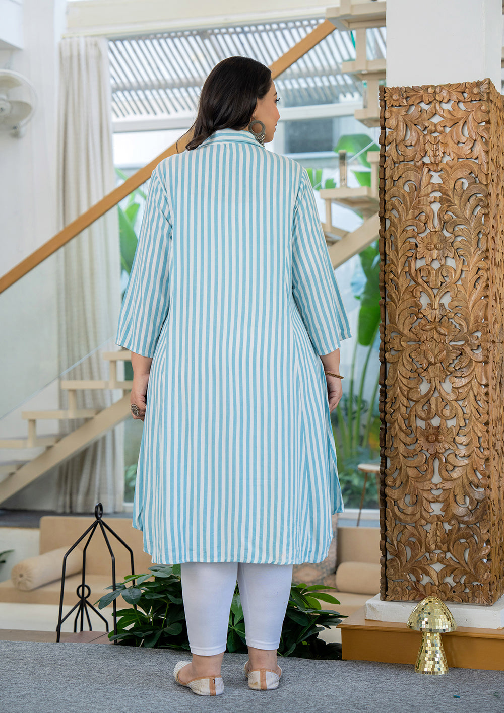 Kaajh Women's White Striped Viscose Rayon Plus Size Kurta