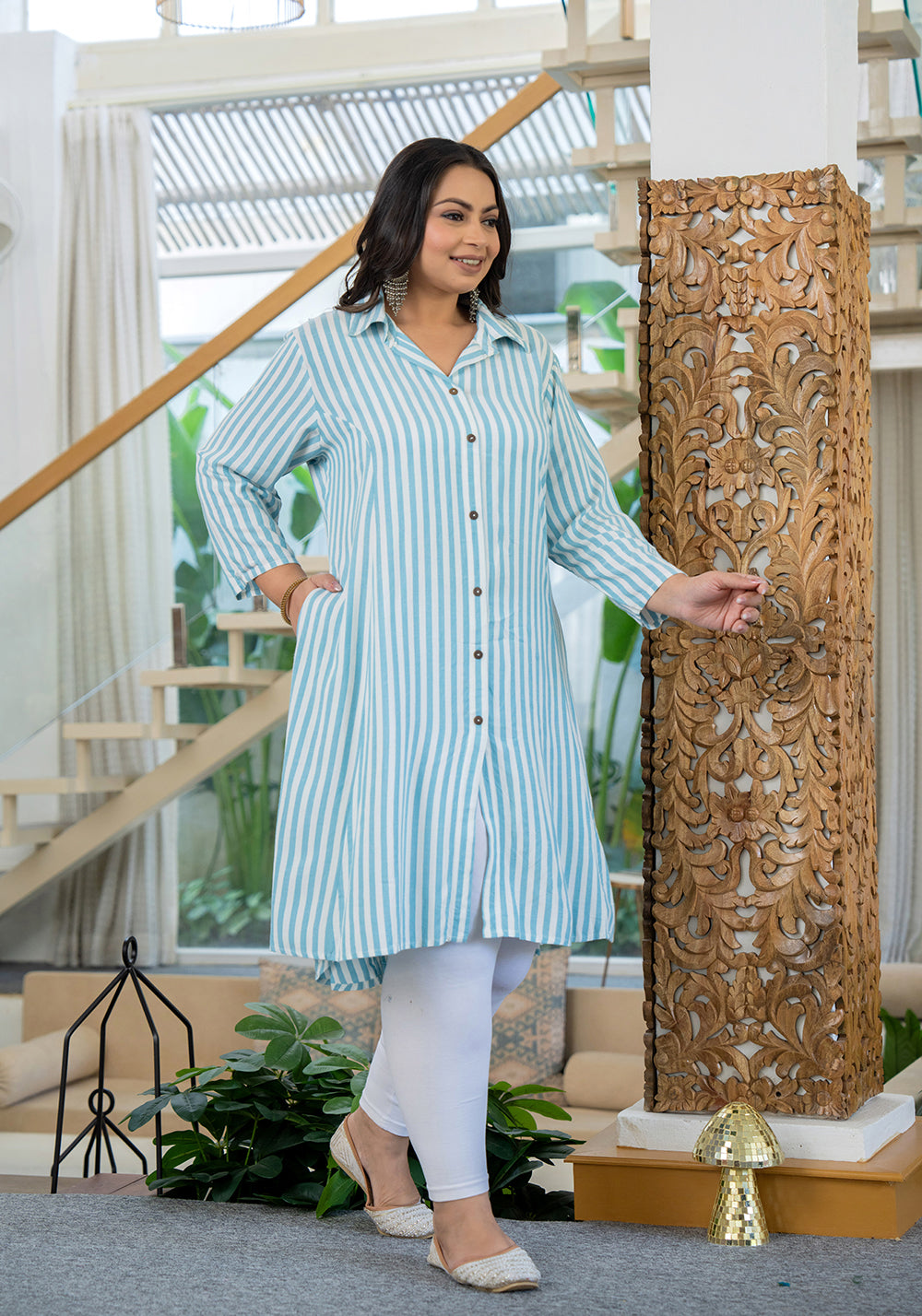 Kaajh Women's White Striped Viscose Rayon Plus Size Kurta