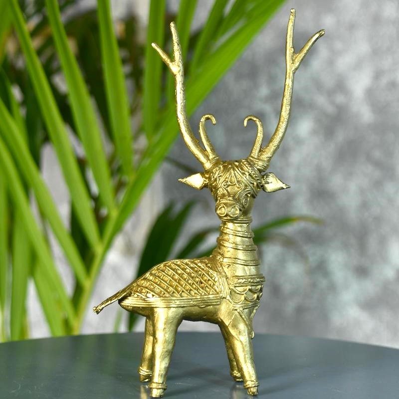 Sowpeace The Deer on feet