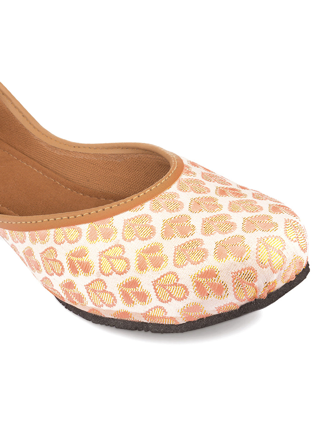 Desi Colour Women Indian Ethnic Footwear-Cushioned Peach Brocket