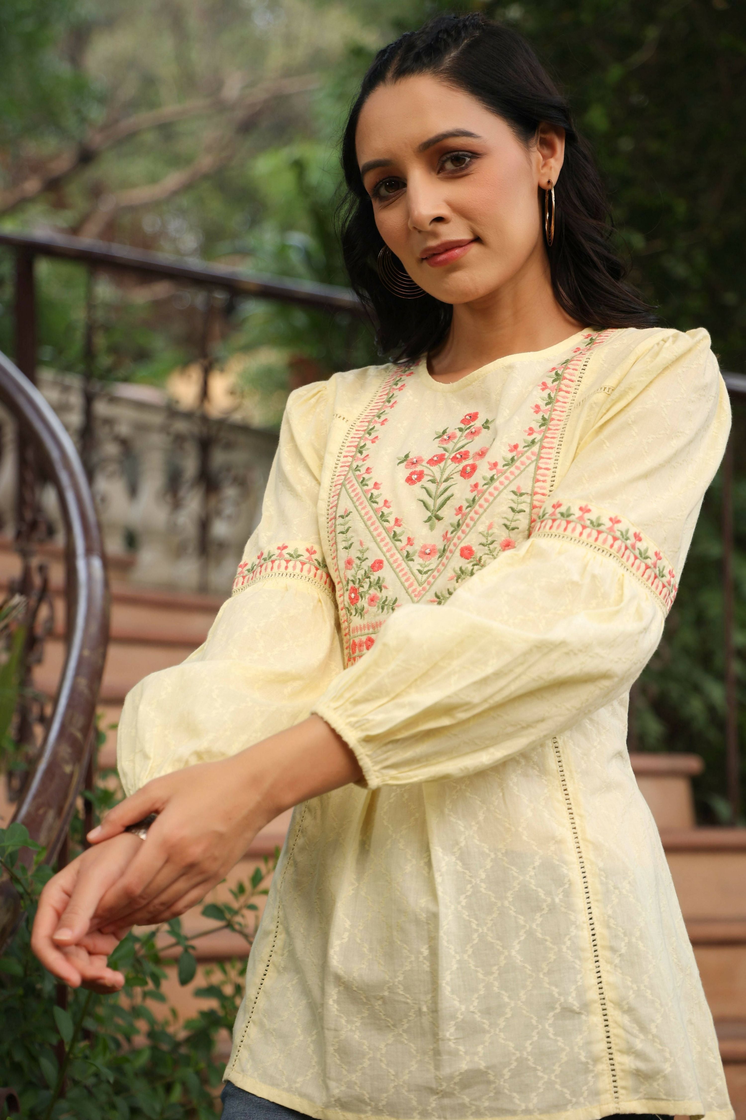 Juniper Women's Lemon Cotton Dobby Solid Embroidered Straight Tunic