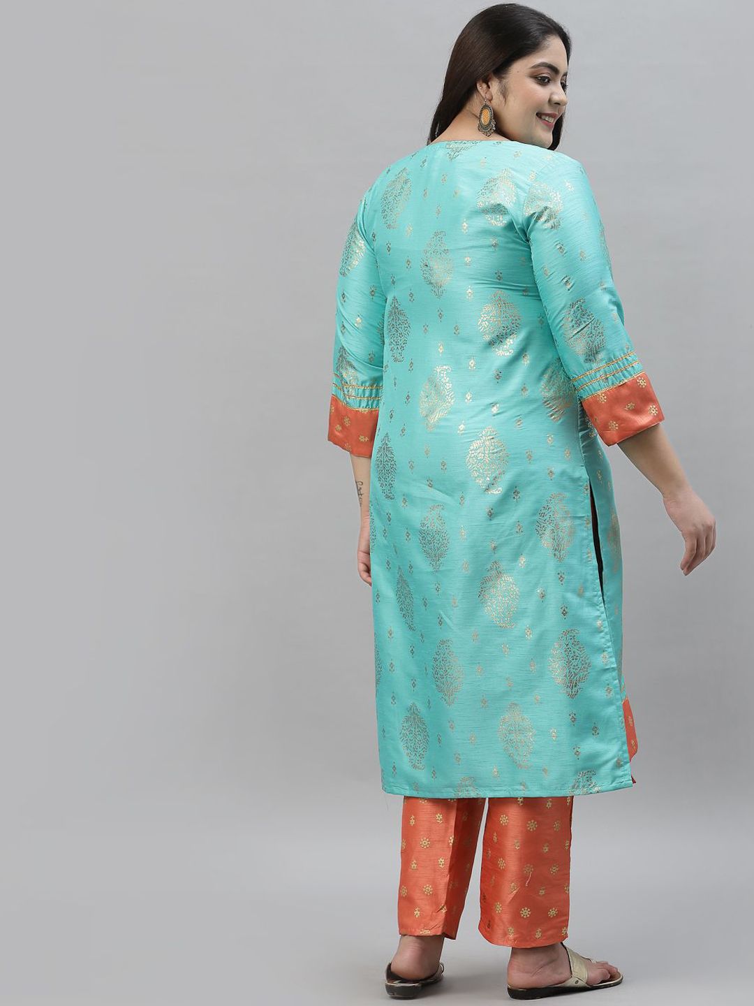 Sztori Plus Size Floral Foil Printed Gotta Patti Straight Kurta With Trouser