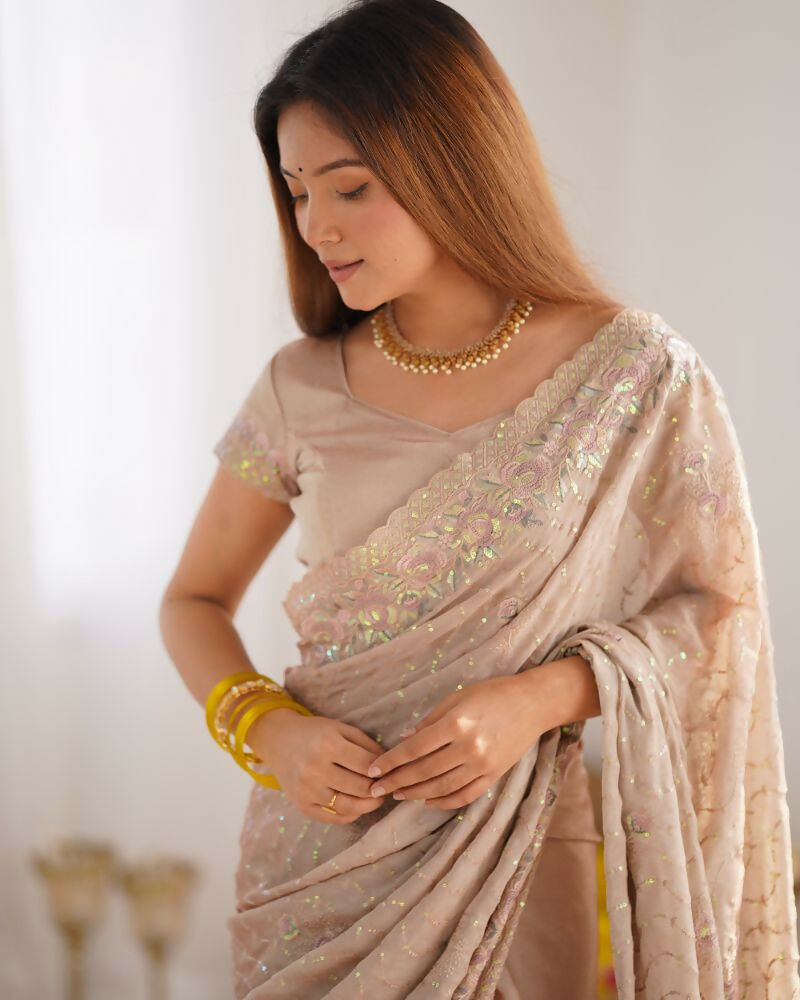 Vamsee Mumtaz Cream Crunchy Crush Saree