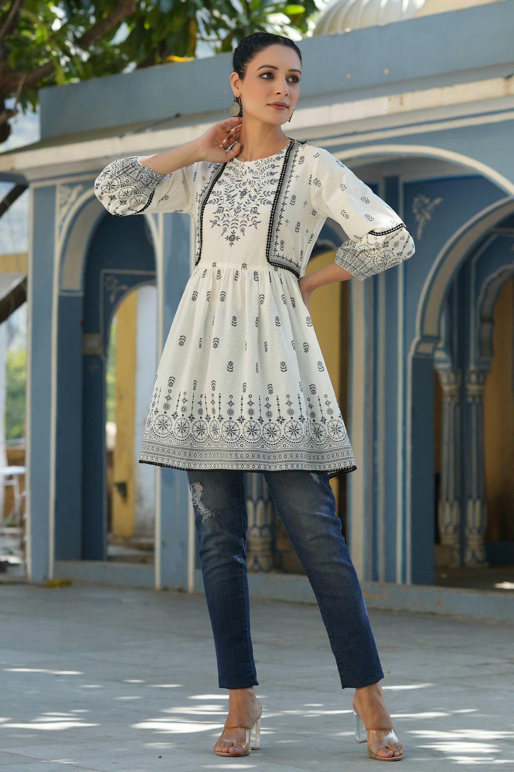 Juniper Women's White & Black Cambric Floral Printed Tunic