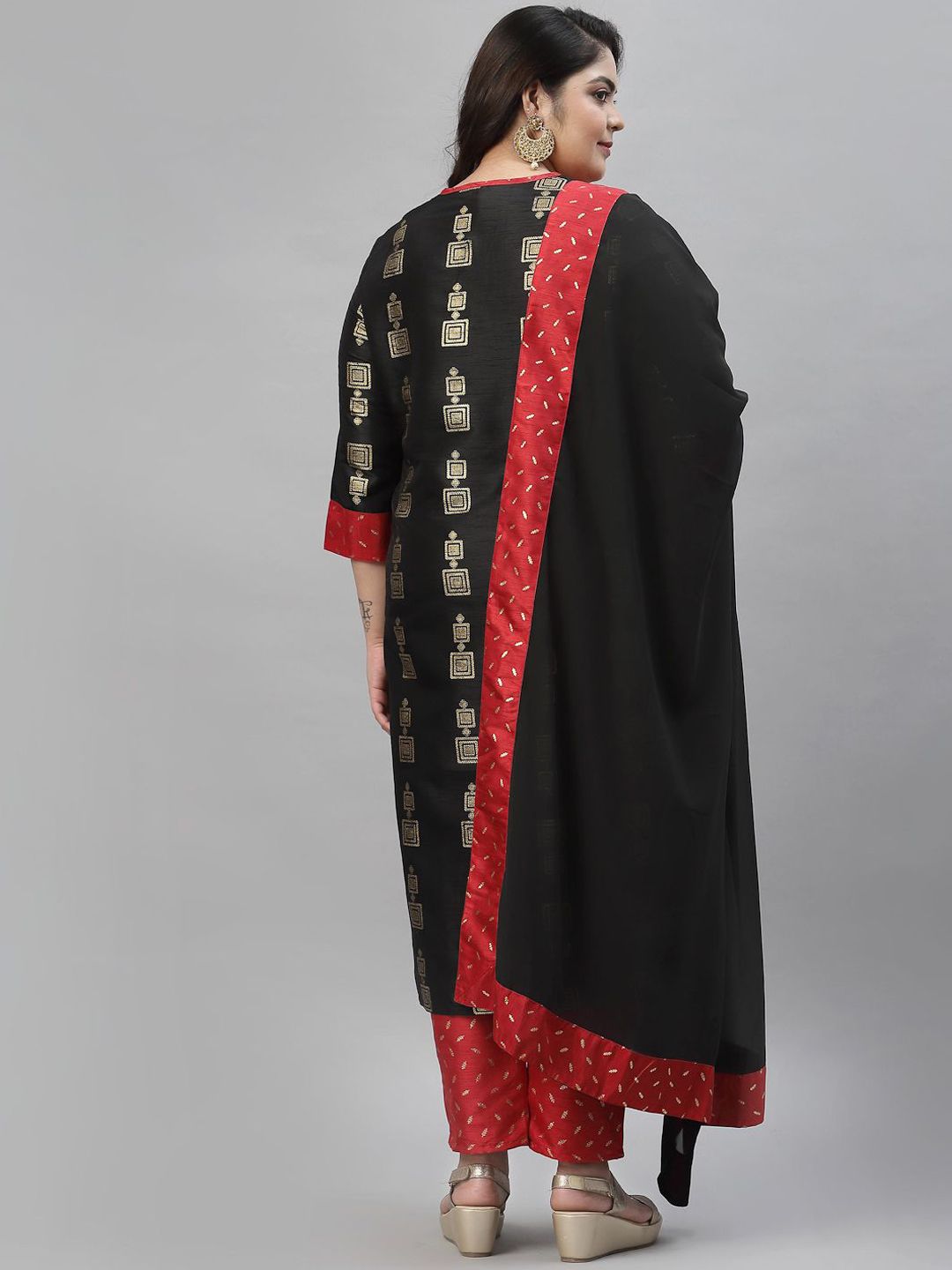 Sztori Plus Size Geometric Printed Straight Kurta With Trousers & Dupatta