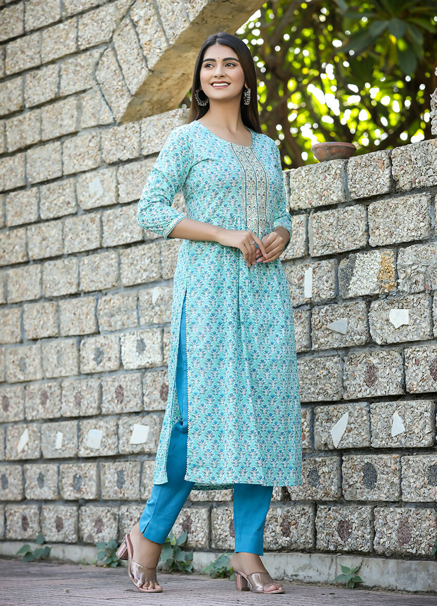 Kaajh Women's Sky Blue Floral Printed Cotton Kurta Pant Set
