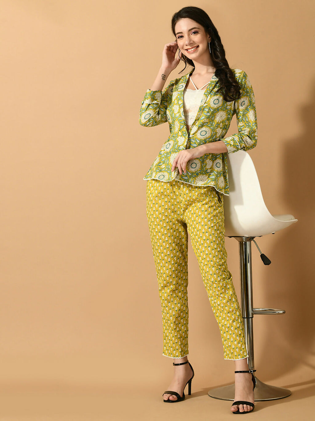 Myshka Women's Multi Printed Coat With Trousers