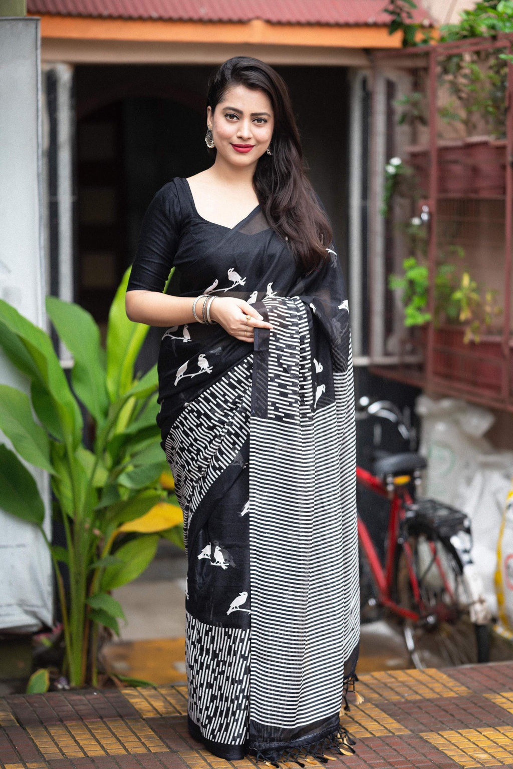 Black Silk Blend Ethnic Motifs Saree with Unstitched Blouse - Hiral Fashion