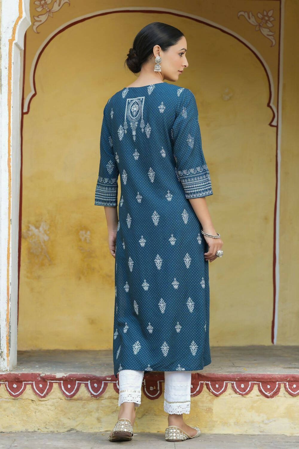 Juniper Women's Blue Rayon Staple Printed Straight Kurta