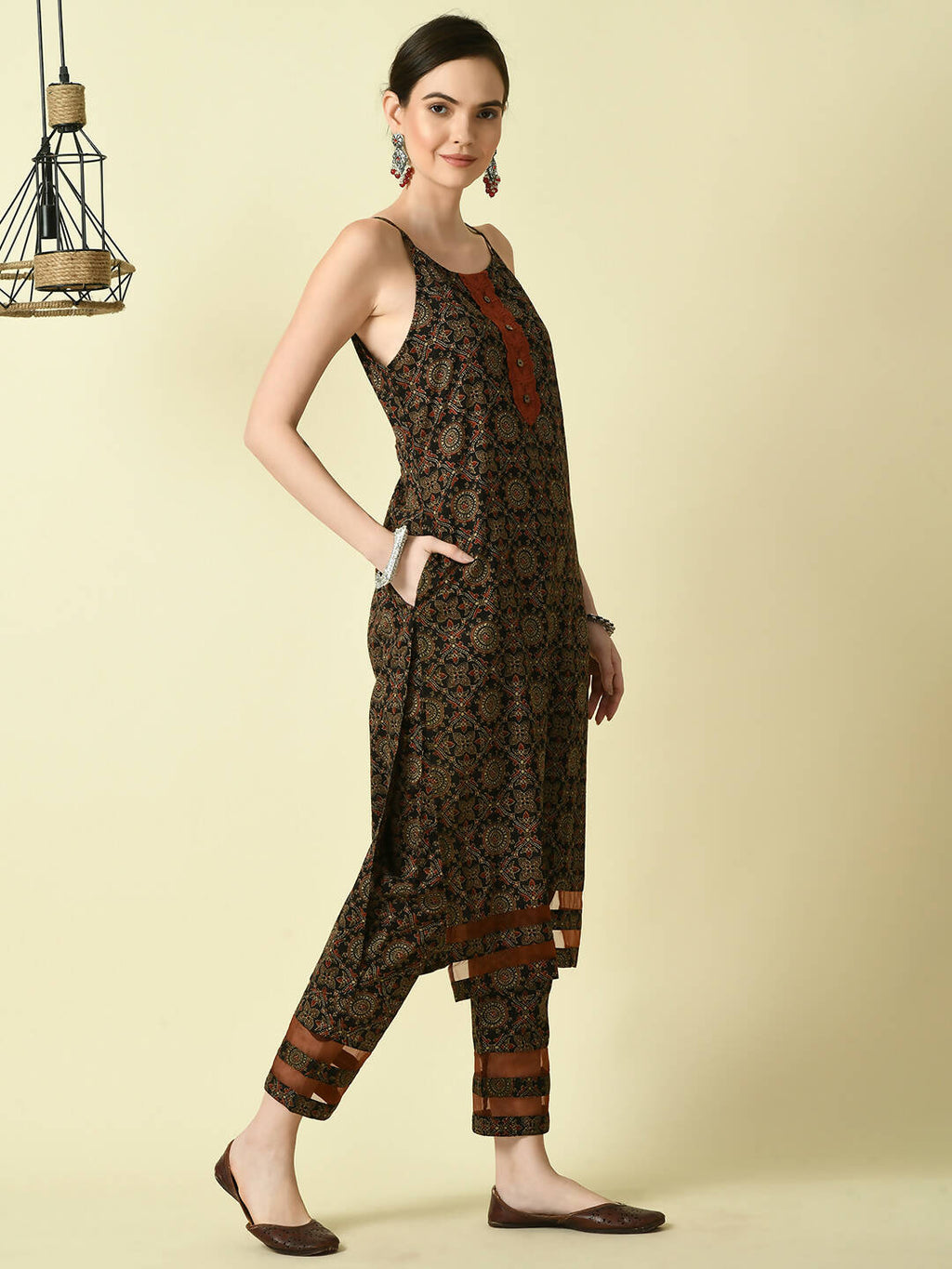 Myshka Women's Multi Straight Kurta & Trousers