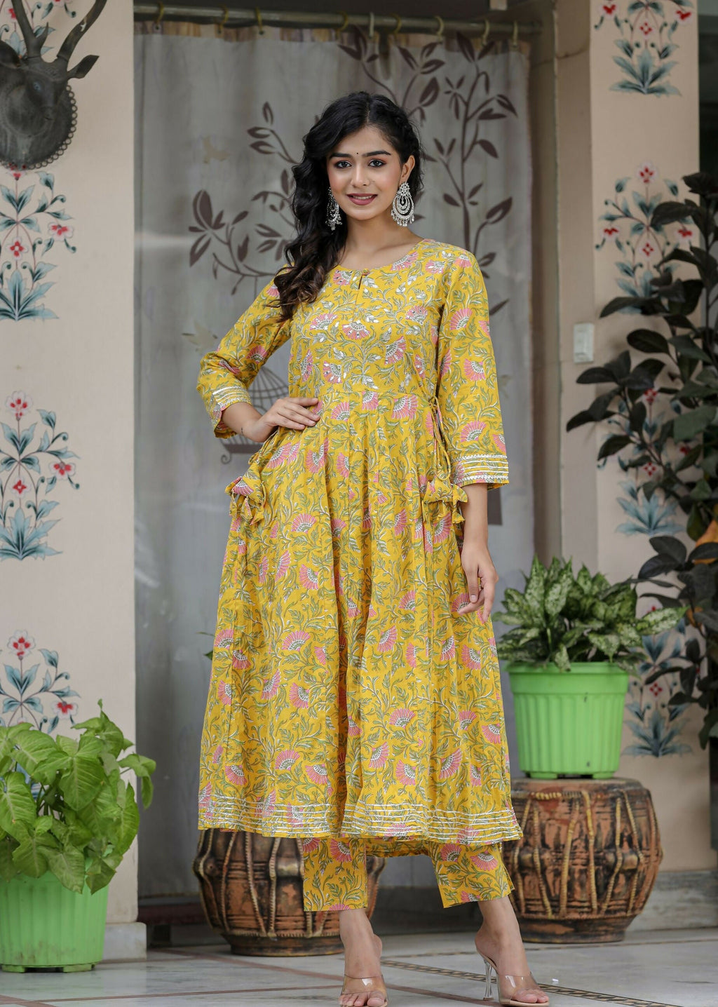 Kaajh Women's Yellow Floral Print Cotton Kurta Pant Set