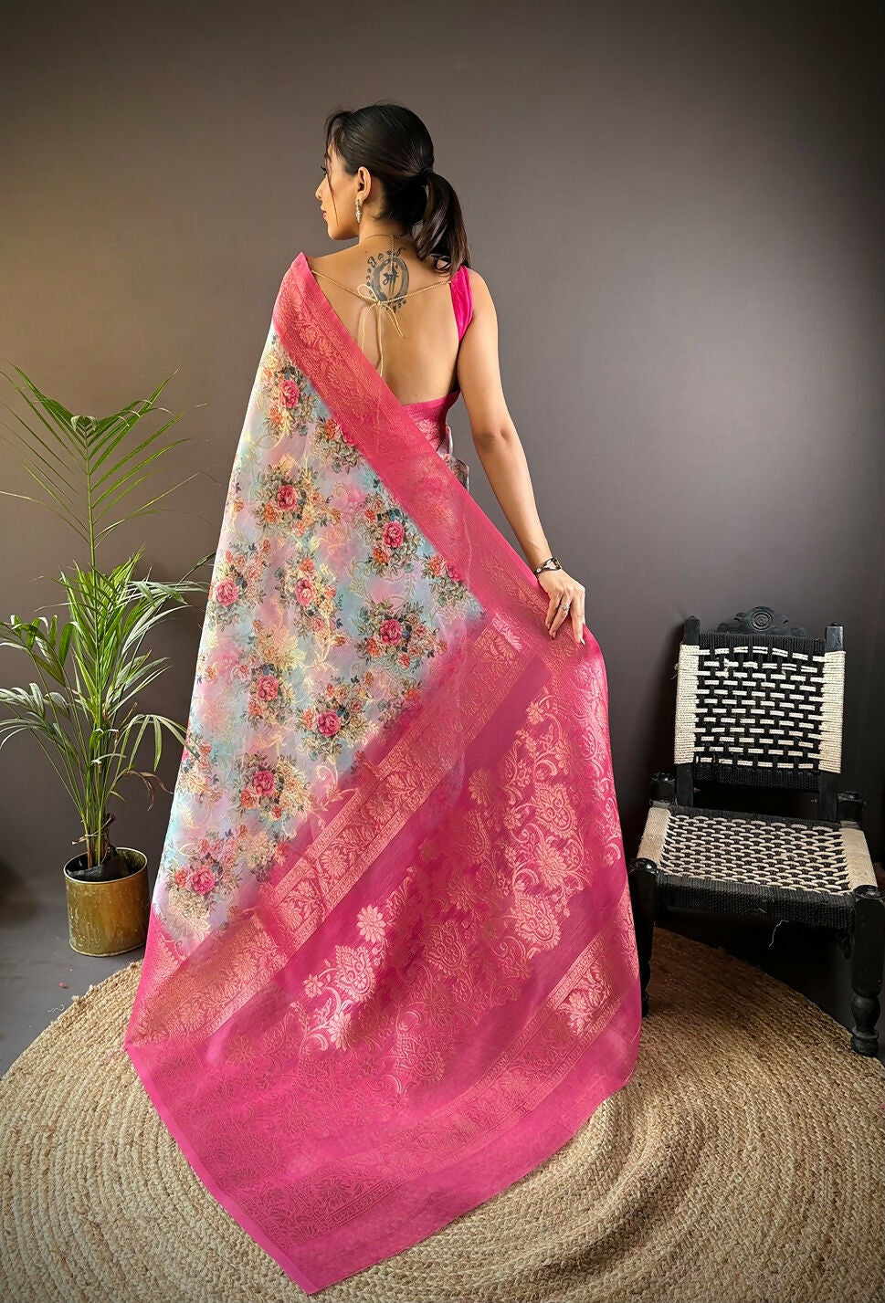Joban Fashion Pink Floral Motifs Banarasi Silk Sarees