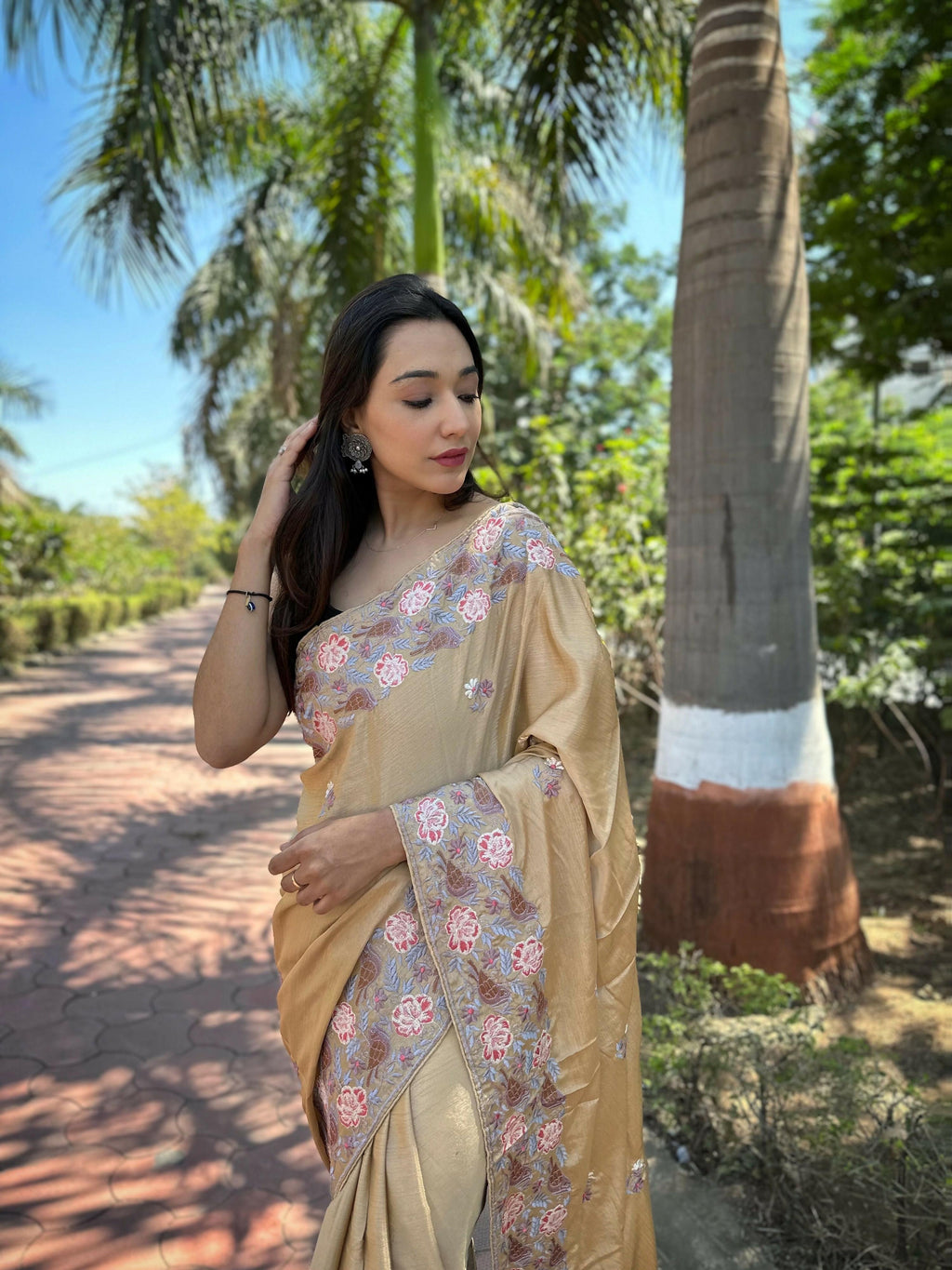 Vamsee Chinon Panchi Cream Shimmer Saree
