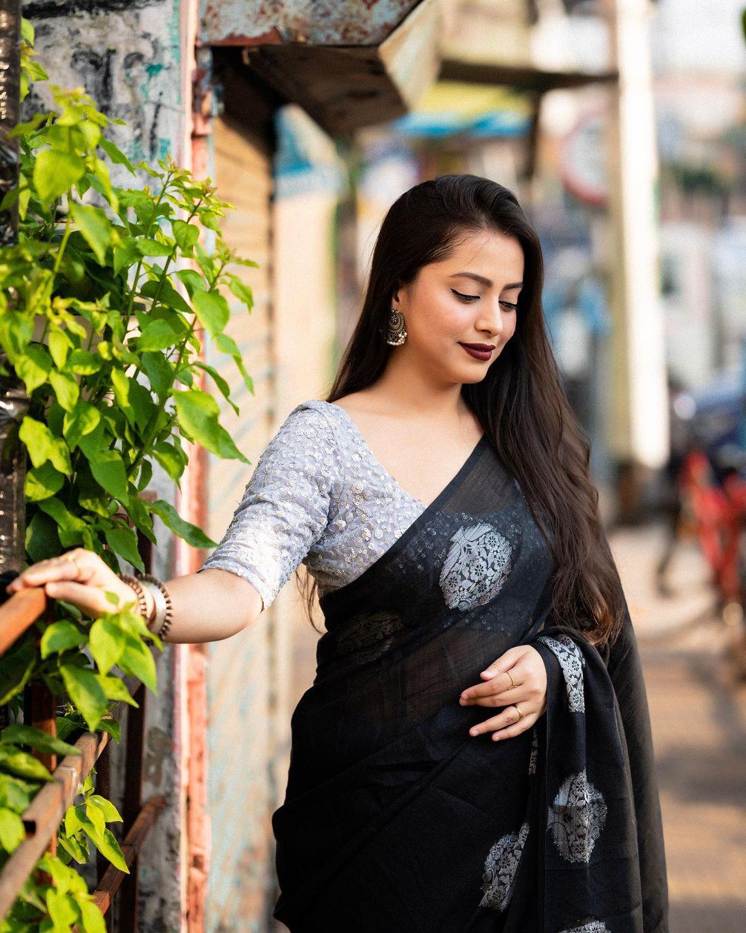 Black Pure Linen Woven Design Saree with Unstitched Blouse - Hiral Fashion