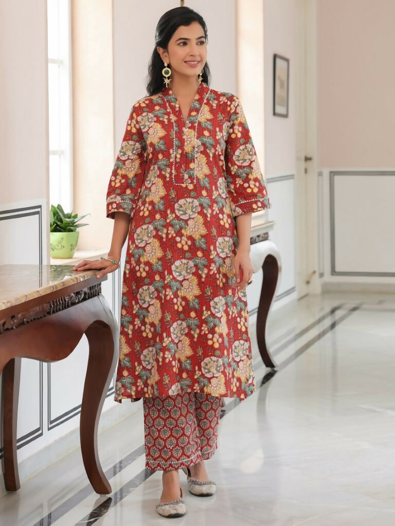Aramya Straight Kantha Cotton Floral Print Women's Kurta Set - Red