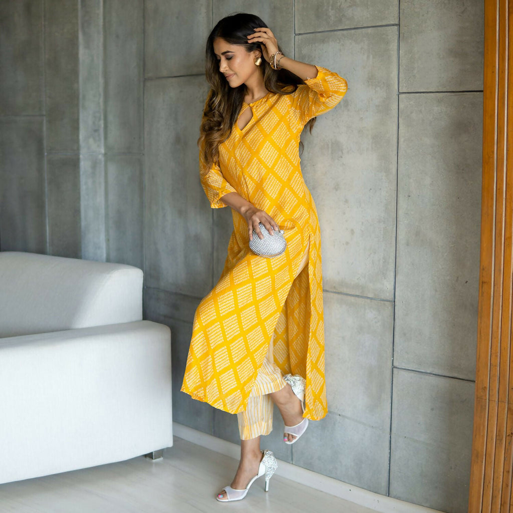 Jyoti Fashion Women's Yellow Pure Muslin Heavy Digital Printed Kurta Pant Set