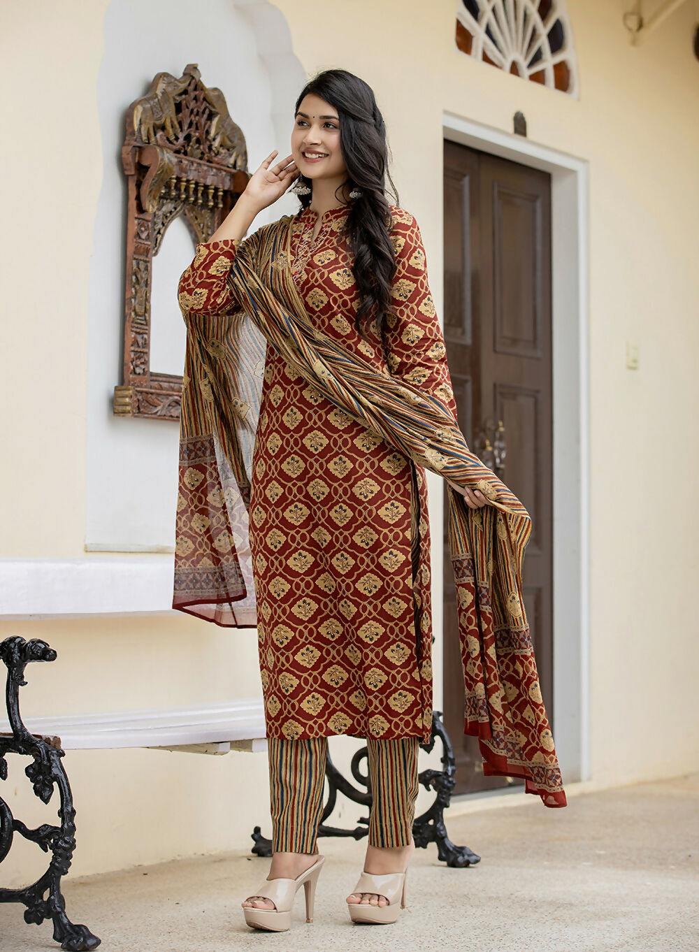 Kaajh Women's Maroon Cotton Printed Kurta Pant Set With Dupatta