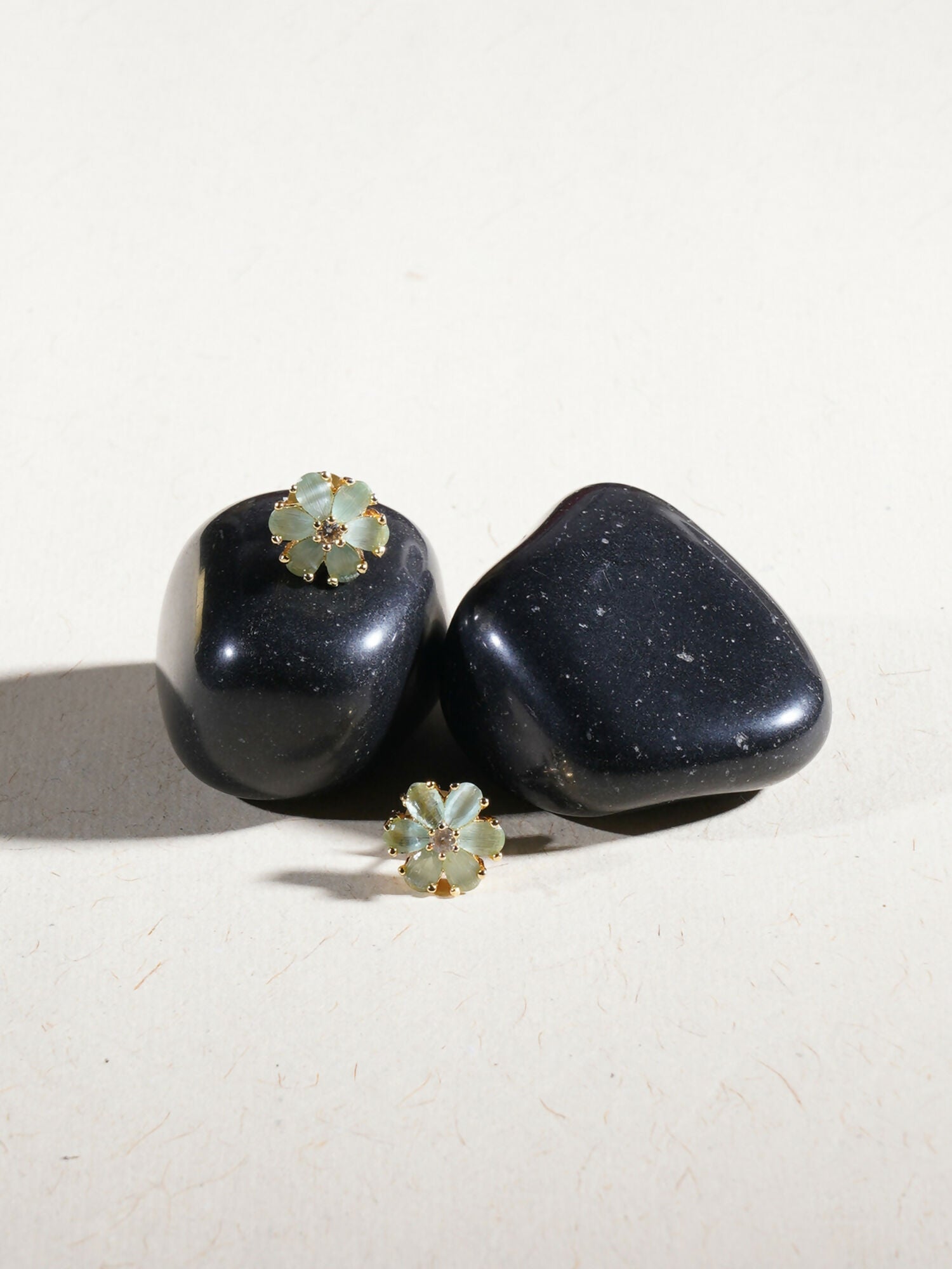 stone stud (Gold) - Ruby Raang