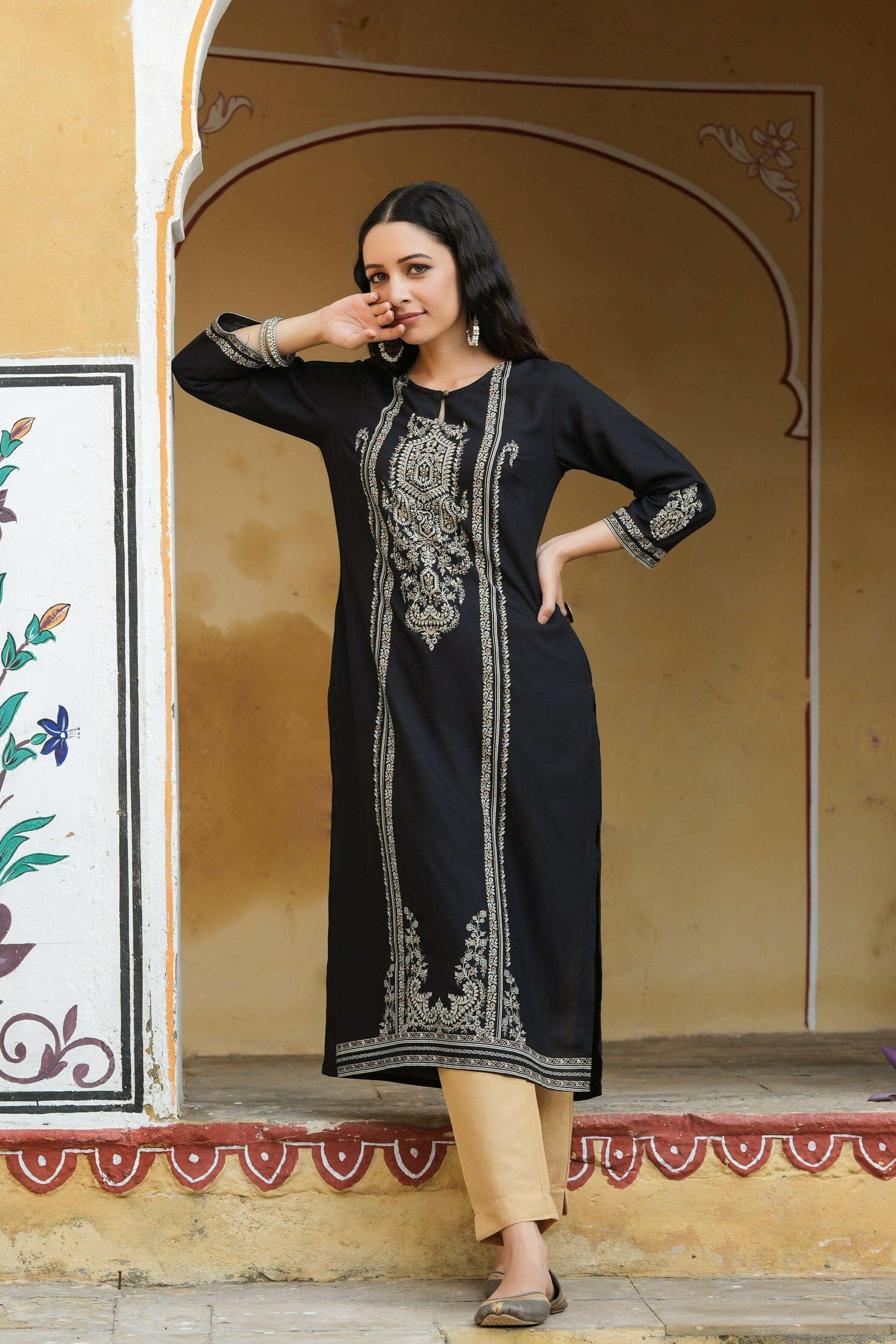 Juniper Women's Black Rayon Printed Straight Kurta