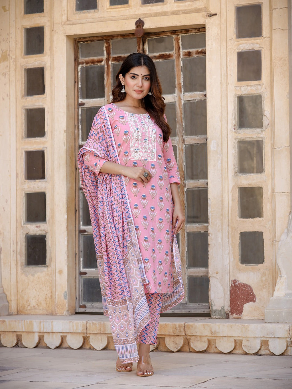 Yufta Floral Embroidered Regular Pure Cotton Kurta with Trousers & With Dupatta