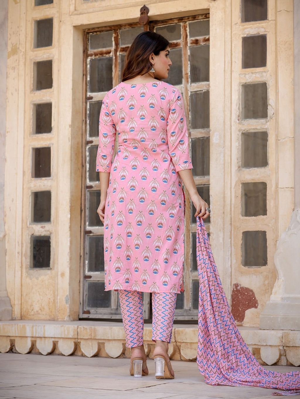 Yufta Floral Embroidered Regular Pure Cotton Kurta with Trousers & With Dupatta