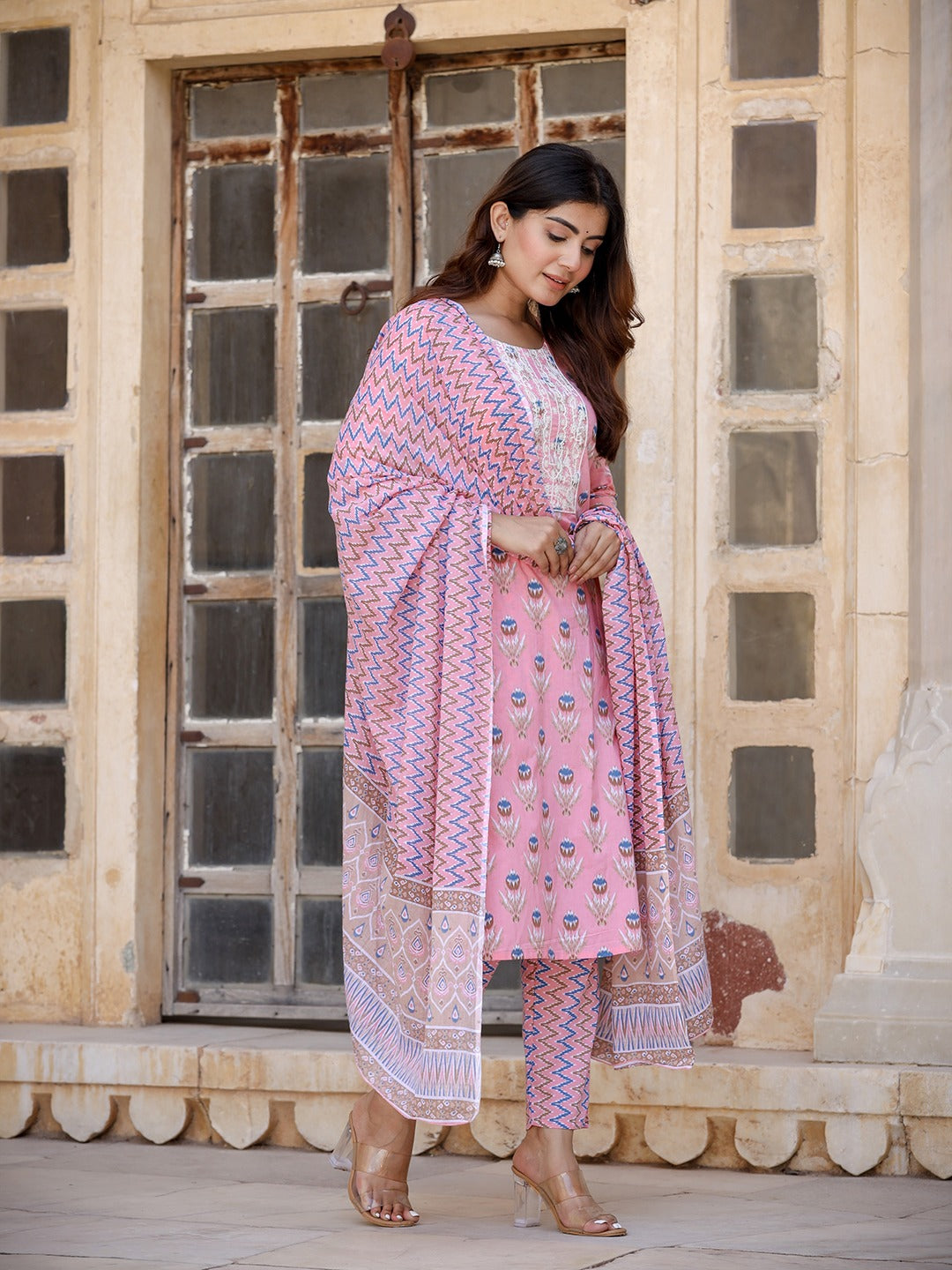 Yufta Floral Embroidered Regular Pure Cotton Kurta with Trousers & With Dupatta