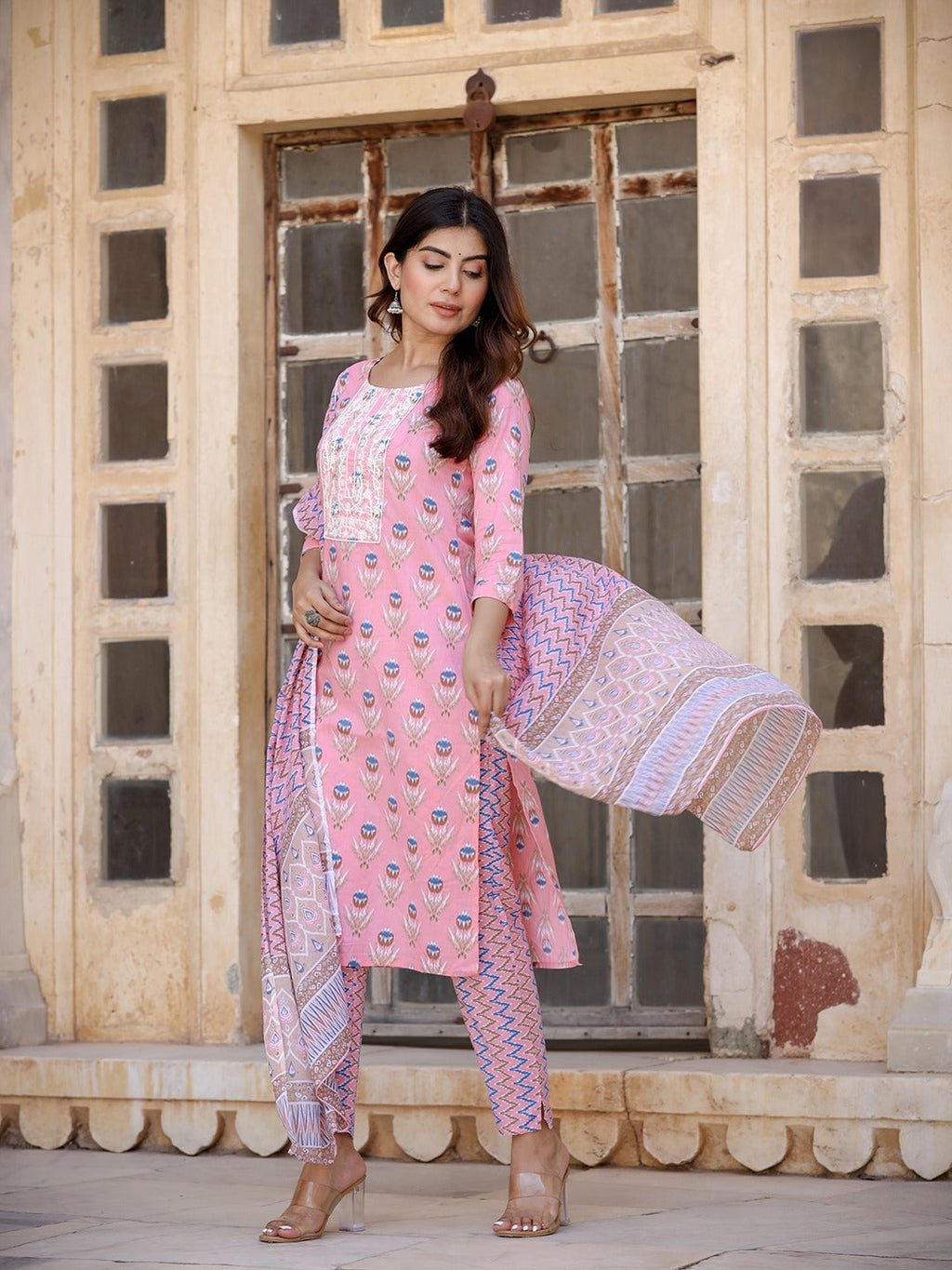 Yufta Floral Embroidered Regular Pure Cotton Kurta with Trousers & With Dupatta
